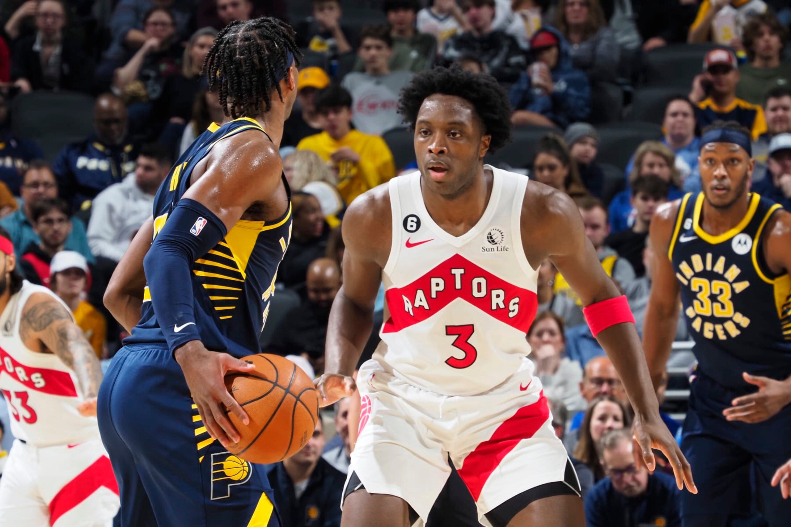 INDIANAPOLIS, IN - JANUARY 2: OG Anunoby #3 of the Toronto Raptors plays defense during the game against the Indiana Pacers on January 2, 2023 at Gainbridge Fieldhouse in Indianapolis, Indiana. NOTE TO USER: User expressly acknowledges and agrees that, by downloading and or using this Photograph, user is consenting to the terms and conditions of the Getty Images License Agreement. Mandatory Copyright Notice: Copyright 2022 NBAE (Photo by Ron Hoskins/NBAE via Getty Images)