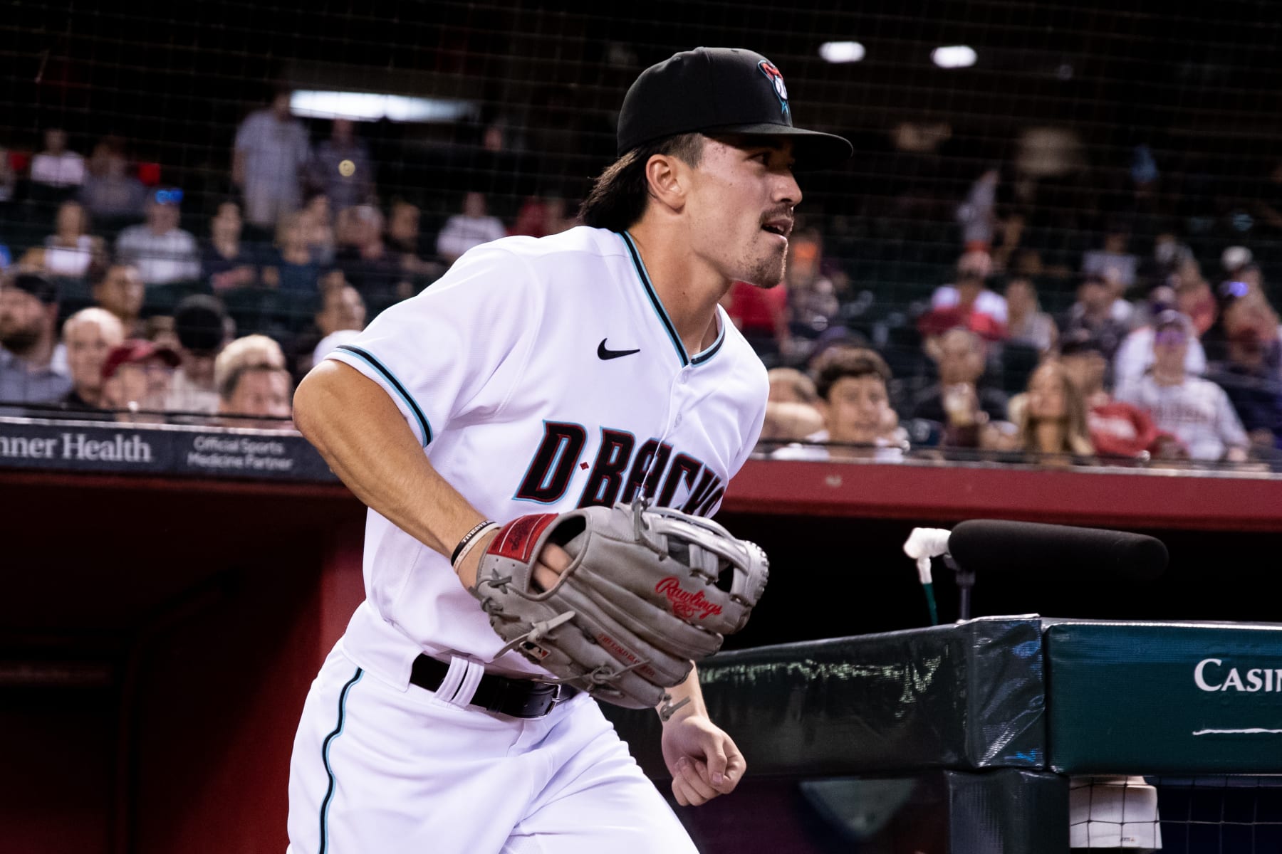 PHOENIX, AZ - AUGUST 30: Arizona Diamondbacks Outfielder Corbin Carroll (7) runs out onto the field before a Baseball game between the Philadelphia Phillies and the Arizona Diamondbacks on August 30th, 2022, at Chase Field in Phoenix, AZ. (Photo by Zac BonDurant/Icon Sportswire via Getty Images)