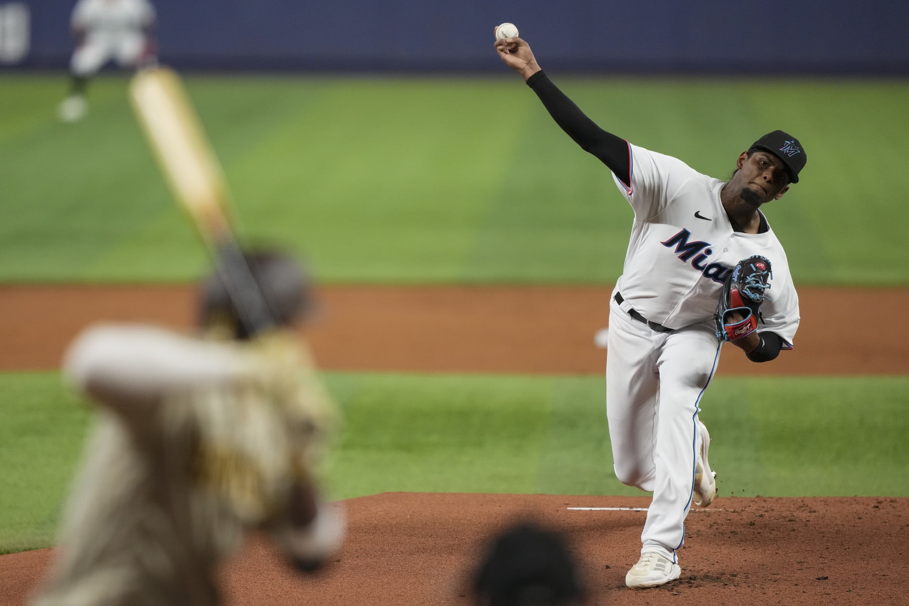 MIAMI, FLORIDA - AUGUST 16: Edward Cabrera #27 of the Miami Marlins throws a pitch during the first inning against the San Diego Padres at loanDepot park on August 16, 2022 in Miami, Florida. (Photo by Eric Espada/Getty Images)