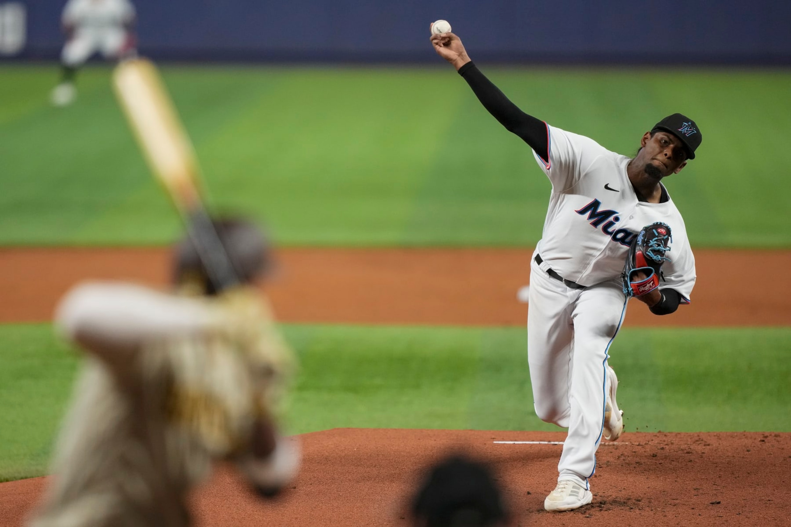 MIAMI, FLORIDA - AUGUST 16: Edward Cabrera #27 of the Miami Marlins throws a pitch during the first inning against the San Diego Padres at loanDepot park on August 16, 2022 in Miami, Florida. (Photo by Eric Espada/Getty Images)
