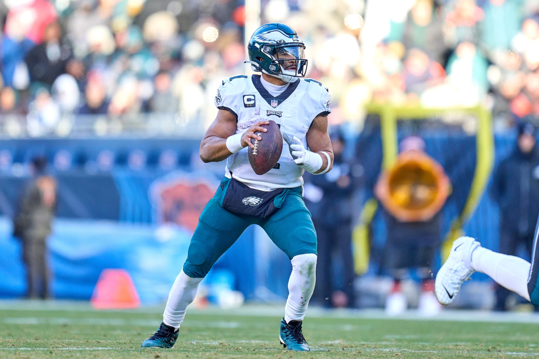 CHICAGO, IL - DECEMBER 18: Philadelphia Eagles quarterback Jalen Hurts (1) throws the football in action during a game between the Philadelphia Eagles and the Chicago Bears on December 18, 2022, at Soldier Field in Chicago, IL. (Photo by Robin Alam/Icon Sportswire via Getty Images)