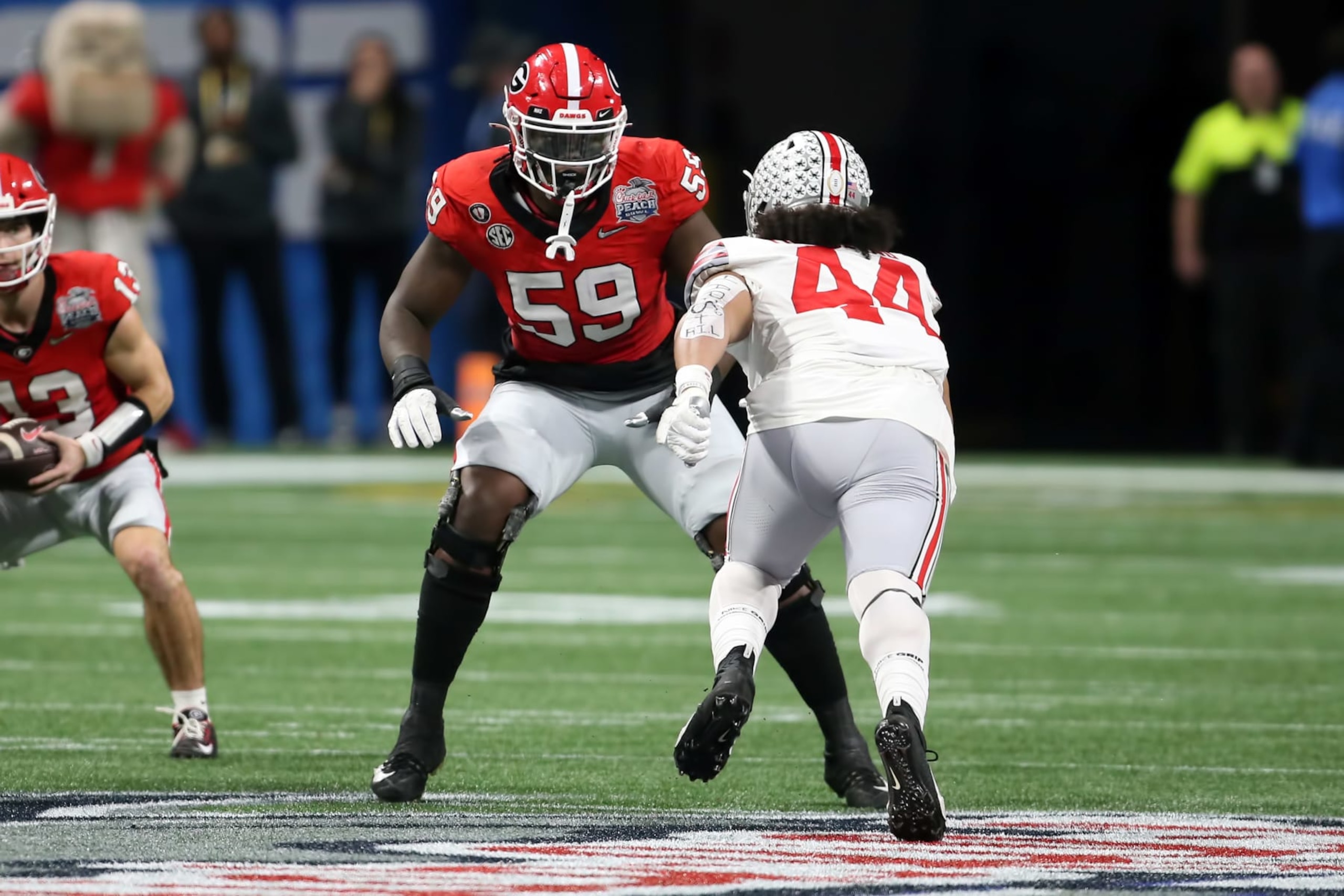 ATLANTA, GA - DECEMBER 31:  Georgia Bulldogs offensive lineman Broderick Jones (59) during the college football Playoff Semifinal game at the Chick-fil-a Peach Bowl between the Georgia Bulldogs and the Ohio State Buckeyes on December 31, 2022 at Mercedes-Benz Stadium in Atlanta, Georgia.  (Photo by Michael Wade/Icon Sportswire via Getty Images)