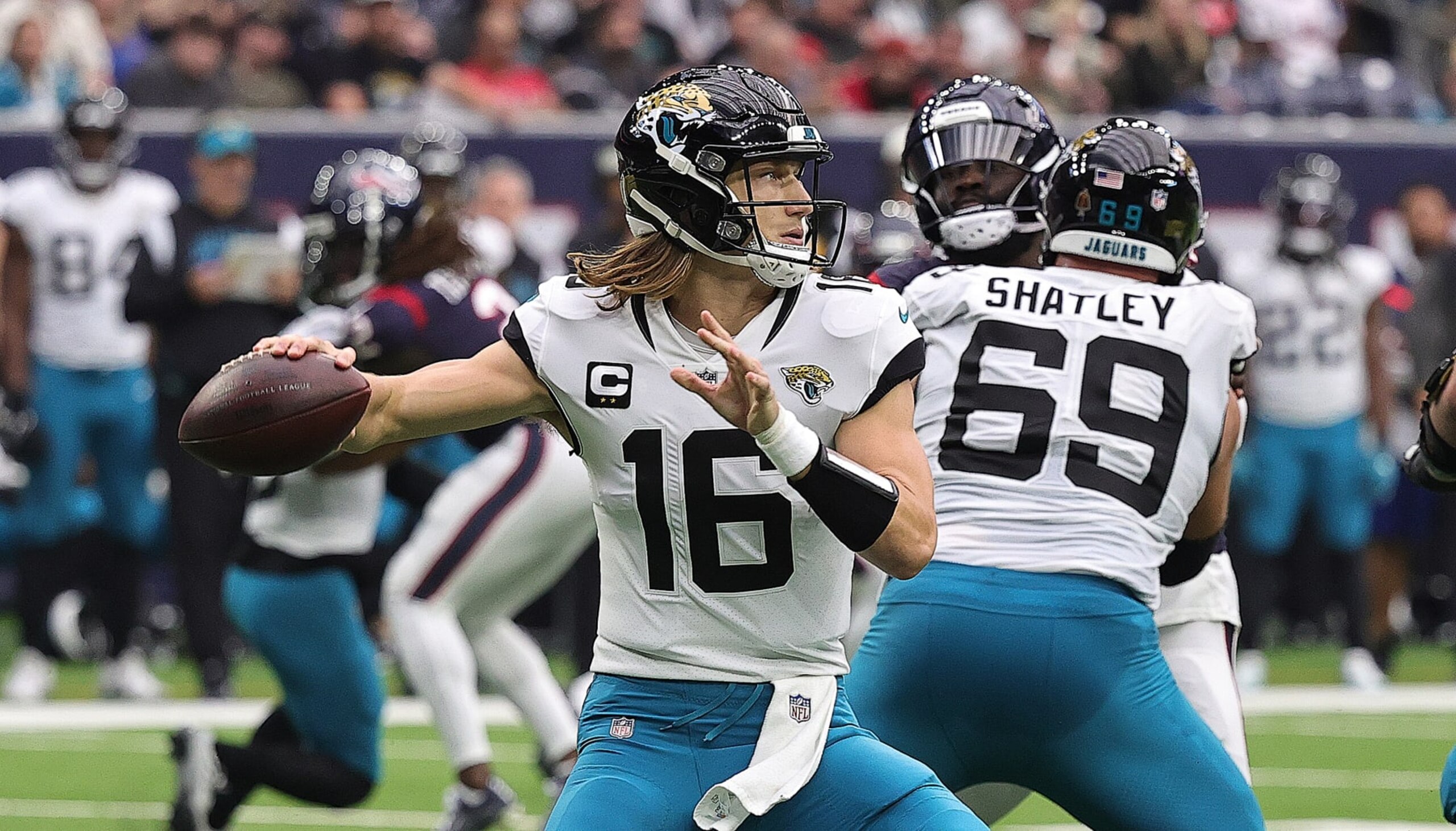 HOUSTON, TEXAS - JANUARY 01: Trevor Lawrence #16 of the Jacksonville Jaguars throws a pass against the Houston Texans at NRG Stadium on January 01, 2023 in Houston, Texas. (Photo by Bob Levey/Getty Images)