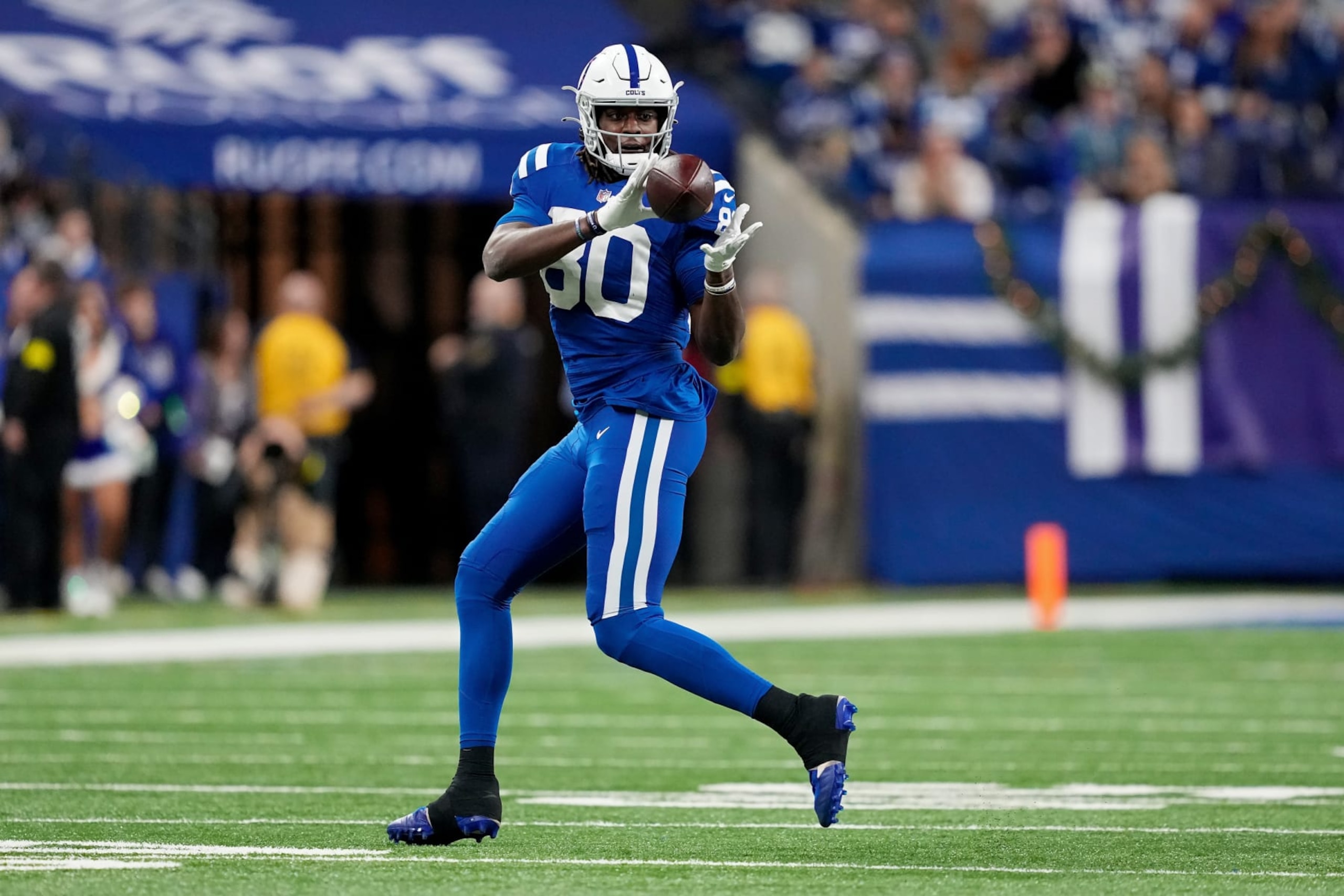 INDIANAPOLIS, INDIANA - DECEMBER 26: Jelani Woods #80 of the Indianapolis Colts makes a catch in the first quarter against the Los Angeles Chargers at Lucas Oil Stadium on December 26, 2022 in Indianapolis, Indiana. (Photo by Dylan Buell/Getty Images)