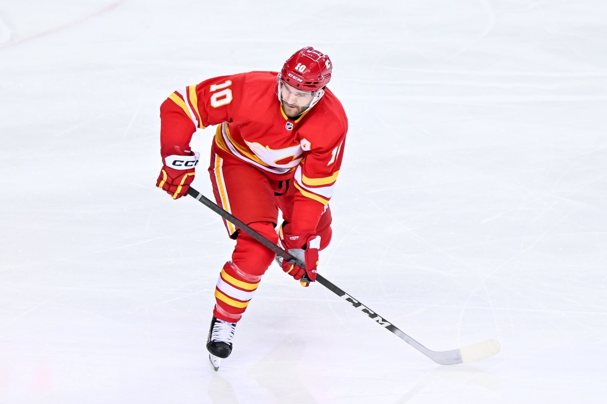 CALGARY, AB - DECEMBER 27: Calgary Flames Right Wing Jonathan Huberdeau (10) skates during the first period of an NHL game between the Calgary Flames and the Edmonton Oilers on December 27, 2022, at the Scotiabank Saddledome in Calgary, AB. (Photo by Brett Holmes/Icon Sportswire via Getty Images)
