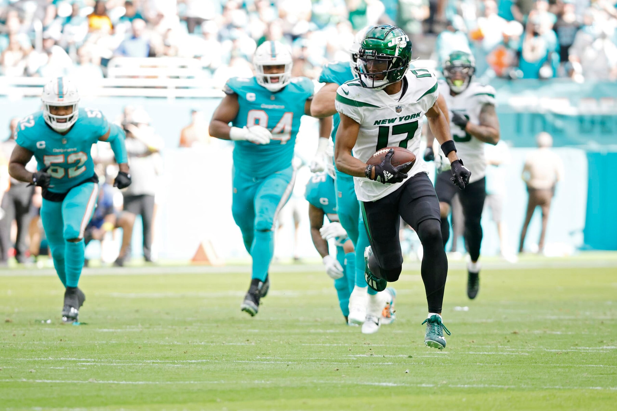 MIAMI GARDENS, FLORIDA - JANUARY 08: Garrett Wilson #17 of the New York Jets runs upfield during the second quarter against the Miami Dolphins at Hard Rock Stadium on January 08, 2023 in Miami Gardens, Florida. (Photo by Cliff Hawkins/Getty Images)