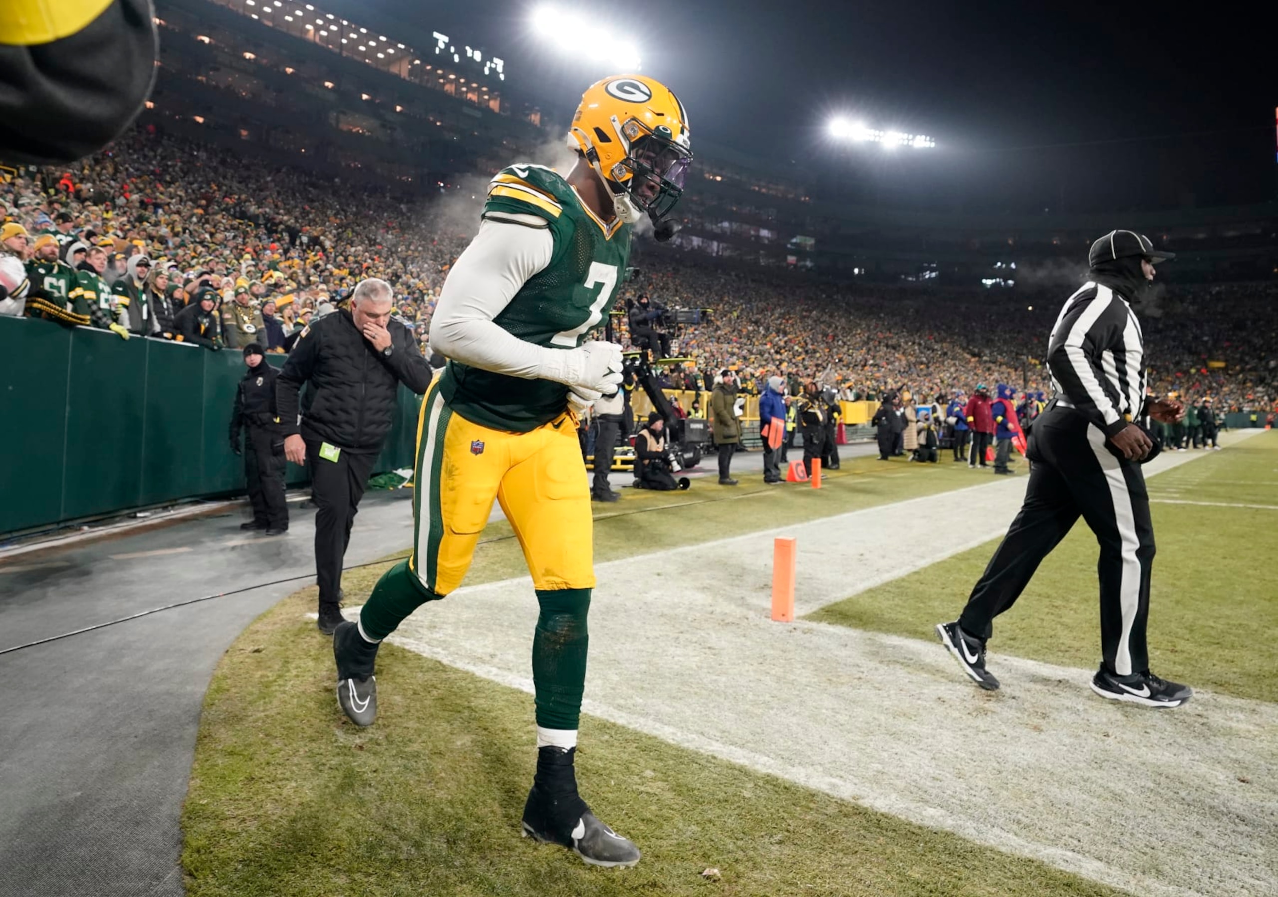GREEN BAY, WISCONSIN - JANUARY 08: Quay Walker #7 of the Green Bay Packers leaves the field after being disqualified for an unsportsmanlike penalty during the fourth quarter against the Detroit Lions at Lambeau Field on January 08, 2023 in Green Bay, Wisconsin. (Photo by Patrick McDermott/Getty Images)