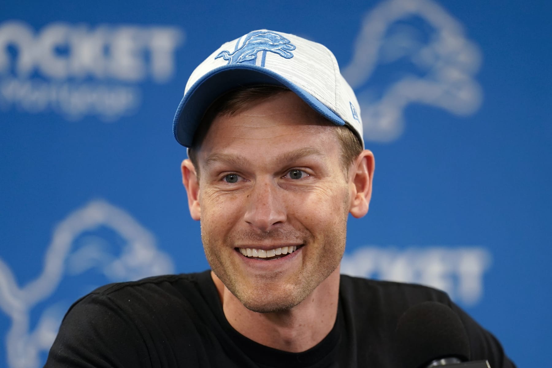 Detroit Lions offensive coordinator Ben Johnson talks before an NFL football practice in Allen Park, Mich., Thursday, June 2, 2022. (AP Photo/Paul Sancya)