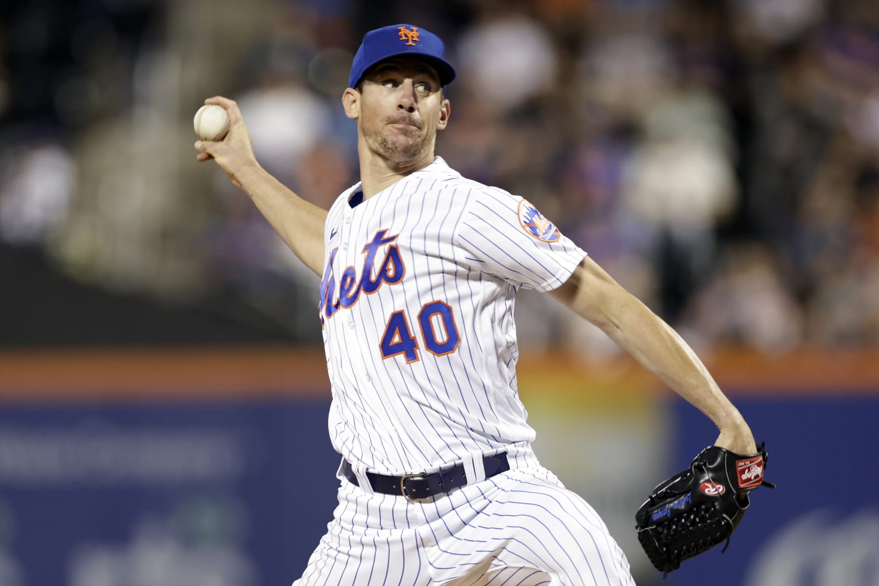 NEW YORK, NY - SEPTEMBER 17: Chris Bassitt #40 of the New York Mets pitches during the third inning against the Pittsburgh Pirates at Citi Field on September 17, 2022 in the Queens borough of New York City. (Photo by Adam Hunger/Getty Images)