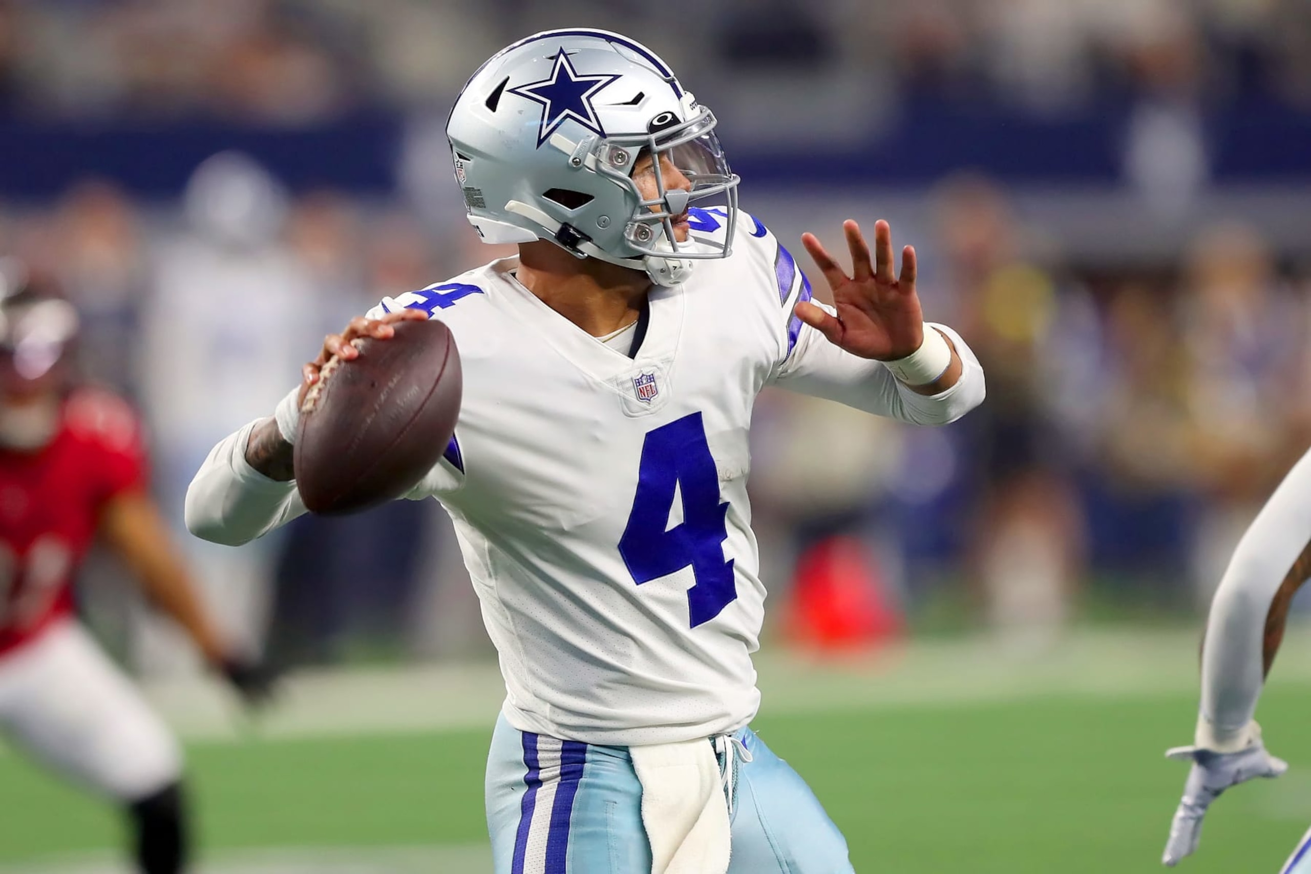 ARLINGTON, TX - SEPTEMBER 11: Dallas Cowboys Quarterback Dak Prescott (4) looks to throw the ball downfield during the Tampa Bay Buccaneers-Dallas Cowboys regular season game on September 11, 2022 at AT&T Stadium in Arlington, TX. (Photo by Cliff Welch/Icon Sportswire via Getty Images)