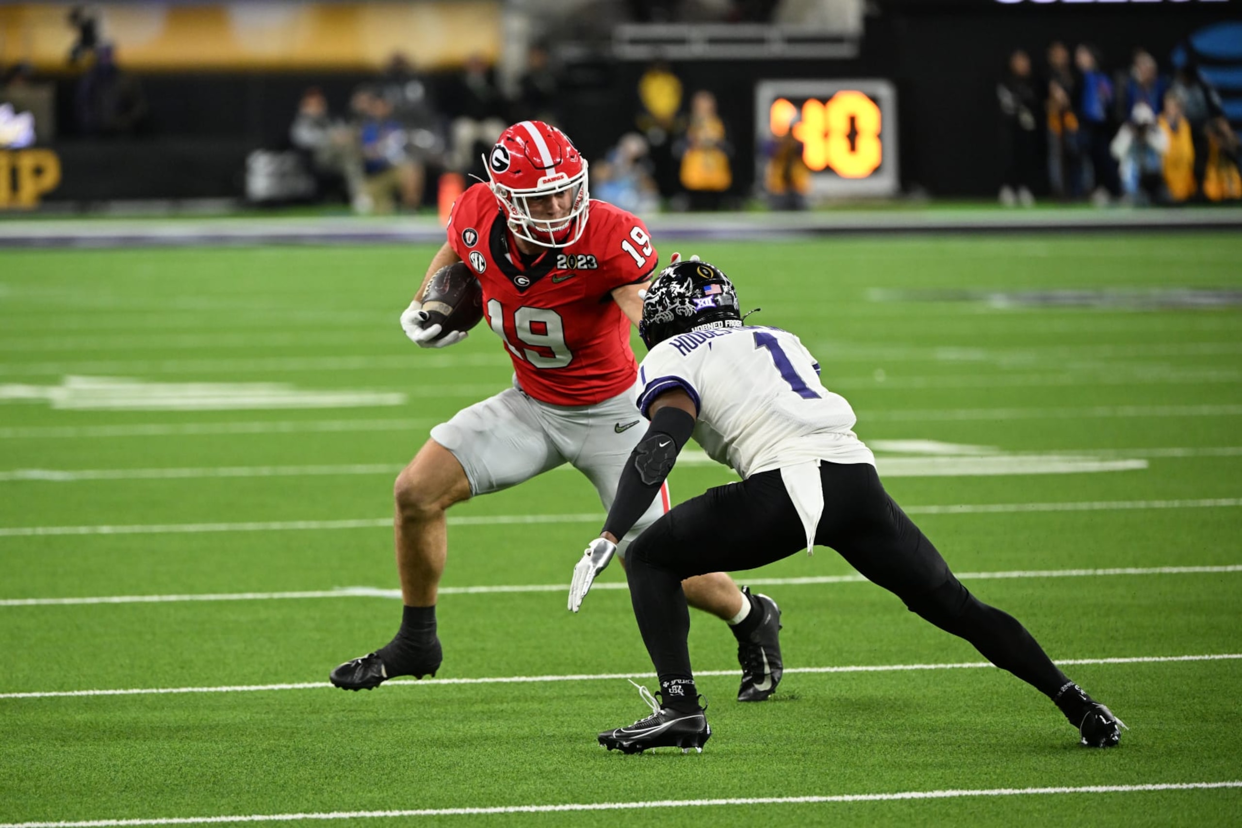 INGLEWOOD, CA - JANUARY 09: Georgia Bulldogs tight end Brock Bowers (19) with a reception during the Georgia Bulldogs game versus the TCU Horned Frogs in the College Football Playoff National Championship game on January 9, 2023, at SoFi Stadium in Inglewood, CA. (Photo by John Cordes/Icon Sportswire via Getty Images) INGLEWOOD, CA - JANUARY 09: Georgia Bulldogs tight end Brock Bowers (19) with a reception during the Georgia Bulldogs game versus the TCU Horned Frogs in the College Football Playoff National Championship game on January 9, 2023, at SoFi Stadium in Inglewood, CA. (Photo by John Cordes/Icon Sportswire via Getty Images)