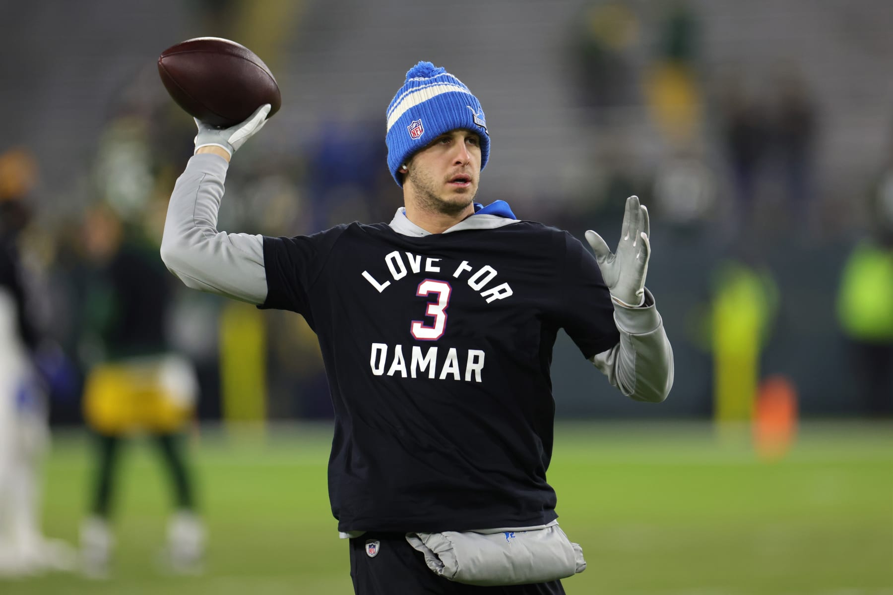GREEN BAY, WISCONSIN - JANUARY 08: Jared Goff #16 of the Detroit Lions warms up prior to the game against the Green Bay Packers at Lambeau Field on January 08, 2023 in Green Bay, Wisconsin. (Photo by Stacy Revere/Getty Images)