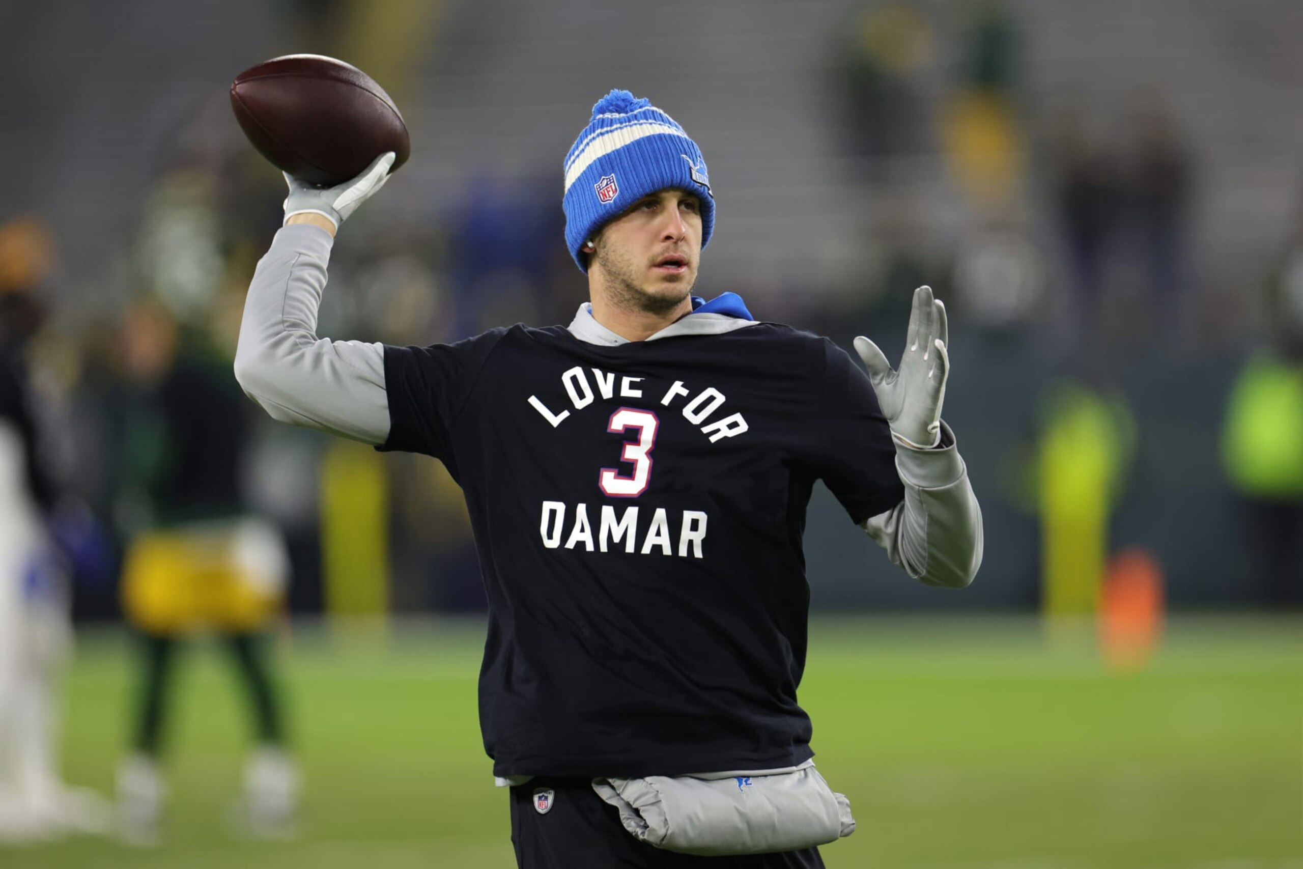 GREEN BAY, WISCONSIN - JANUARY 08: Jared Goff #16 of the Detroit Lions warms up prior to the game against the Green Bay Packers at Lambeau Field on January 08, 2023 in Green Bay, Wisconsin. (Photo by Stacy Revere/Getty Images)