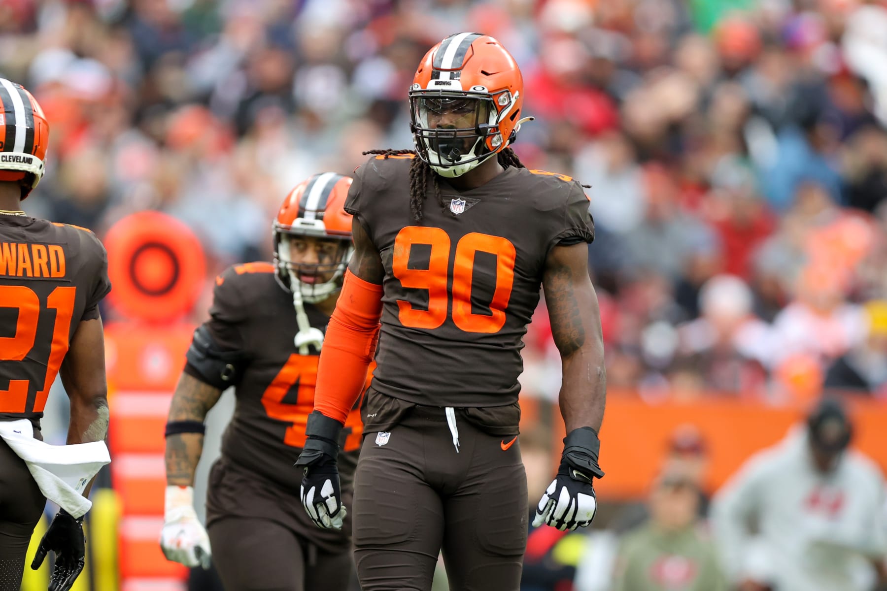 CLEVELAND, OH - NOVEMBER 27: Cleveland Browns defensive end Jadeveon Clowney (90) at the line of scrimmage during the third quarter of the National Football League game between the Tampa Bay Buccaneers and Cleveland Browns on November 27, 2022, at FirstEnergy Stadium in Cleveland, OH. (Photo by Frank Jansky/Icon Sportswire via Getty Images)