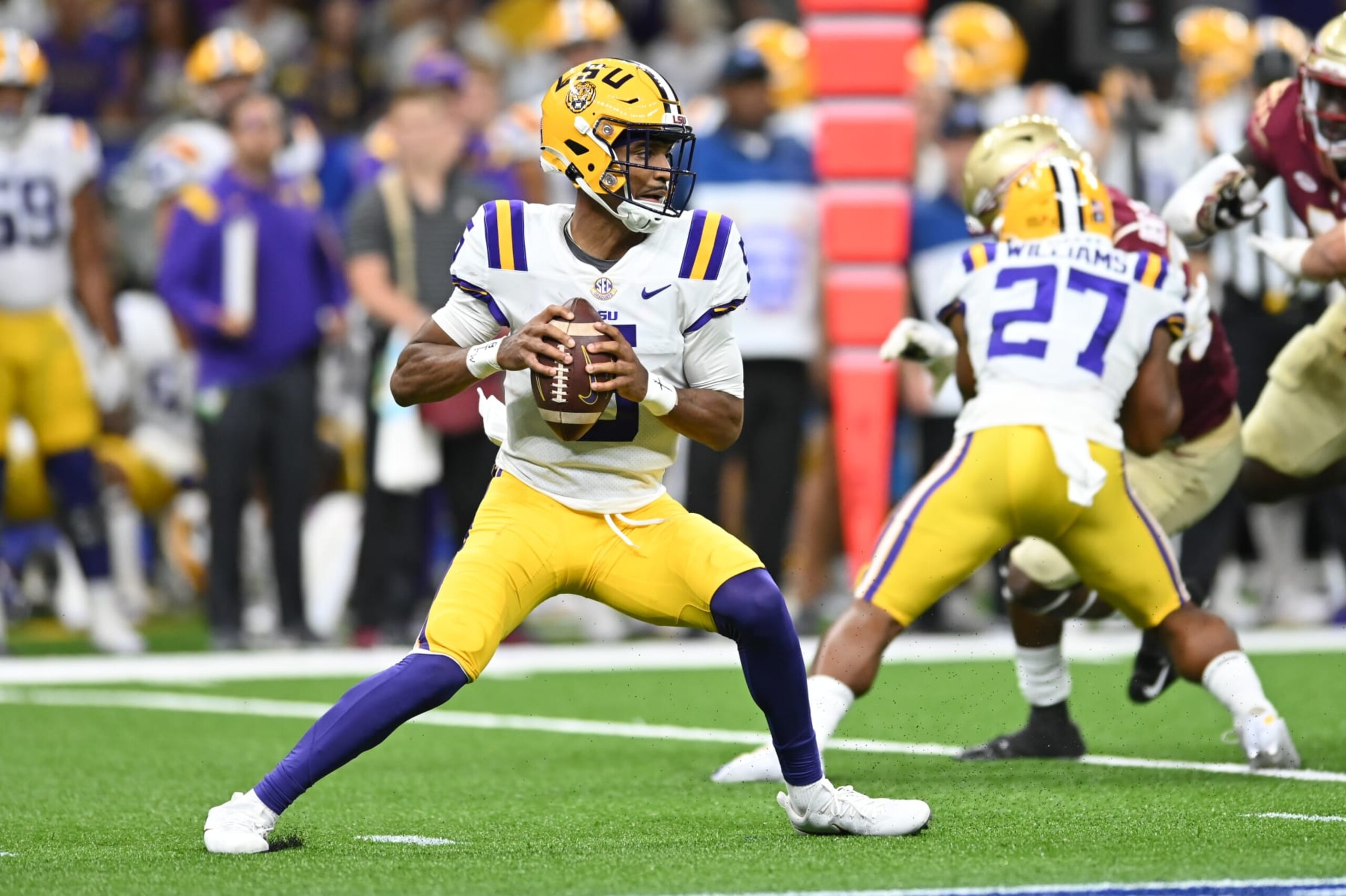 NEW ORLEANS, LA - SEPTEMBER 04: LSU quarterback Jayden Daniels (5) drops back looking for a receiver, during the Allstate Louisiana Kickoff game between the Florida State Seminoles and the LSU Tigers on September 04, 2022, at Caesars Superdome in New Orleans, LA. (Photo by Kevin Langley/Icon Sportswire via Getty Images) NEW ORLEANS, LA - SEPTEMBER 04: LSU quarterback Jayden Daniels (5) drops back looking for a receiver, during the Allstate Louisiana Kickoff game between the Florida State Seminoles and the LSU Tigers on September 04, 2022, at Caesars Superdome in New Orleans, LA. (Photo by Kevin Langley/Icon Sportswire via Getty Images)