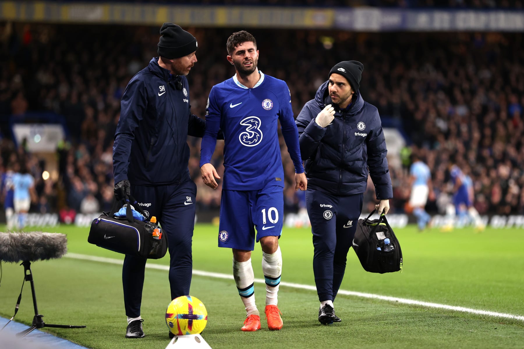 LONDON, ENGLAND - JANUARY 05: Christian Pulisic of Chelsea looks on after leaving the field following medical treatment, shortly before being replaced by substitute Carney Chukwuemeka ( not pictured ), during the Premier League match between Chelsea FC and Manchester City at Stamford Bridge on January 05, 2023 in London, England. (Photo by Ryan Pierse/Getty Images)