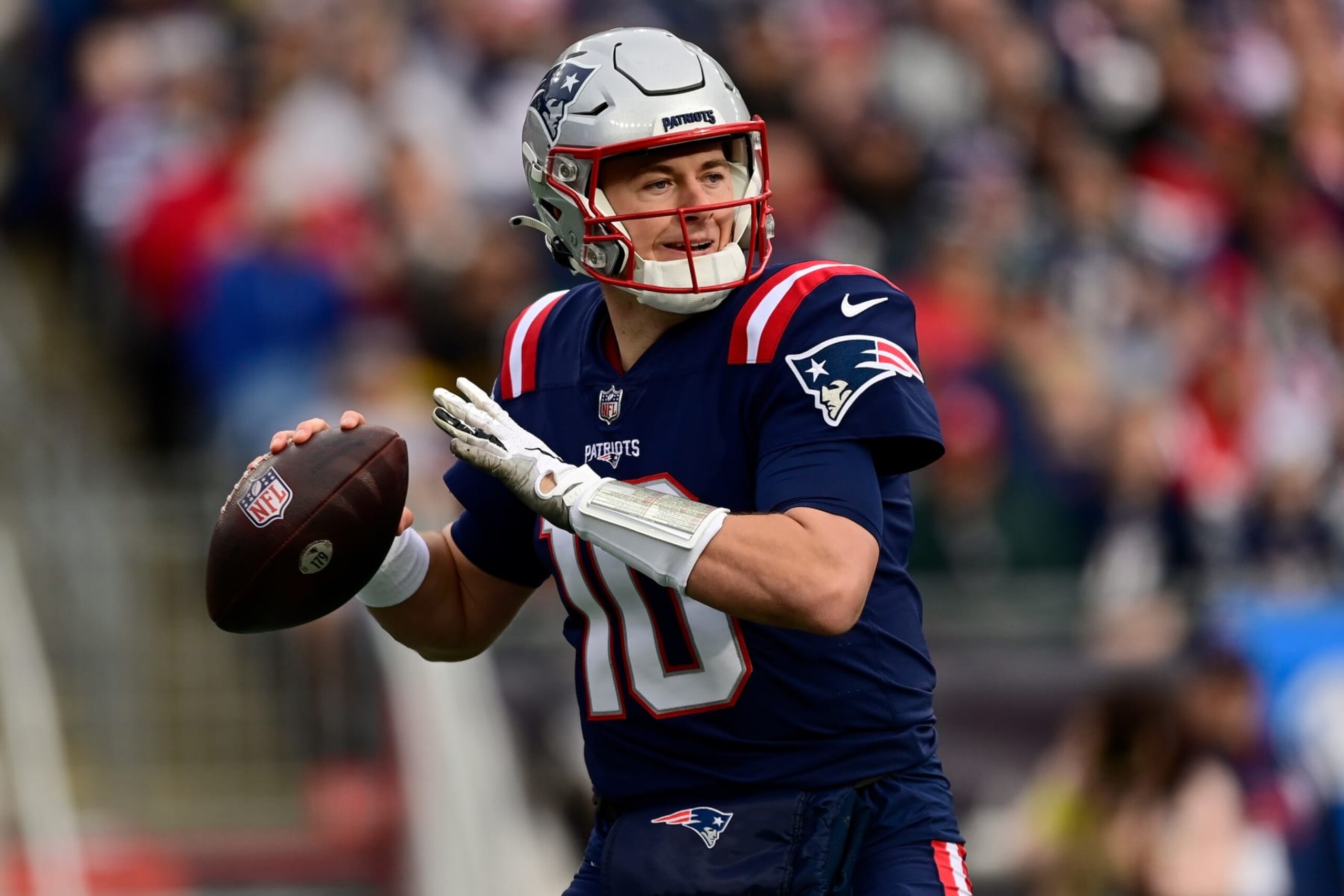 FOXBOROUGH, MASSACHUSETTS - JANUARY 01: Mac Jones #10 of the New England Patriots passes against the Miami Dolphins during the first quarter at Gillette Stadium on January 01, 2023 in Foxborough, Massachusetts. (Photo by Billie Weiss/Getty Images) FOXBOROUGH, MASSACHUSETTS - JANUARY 01: Mac Jones #10 of the New England Patriots passes against the Miami Dolphins during the first quarter at Gillette Stadium on January 01, 2023 in Foxborough, Massachusetts. (Photo by Billie Weiss/Getty Images)