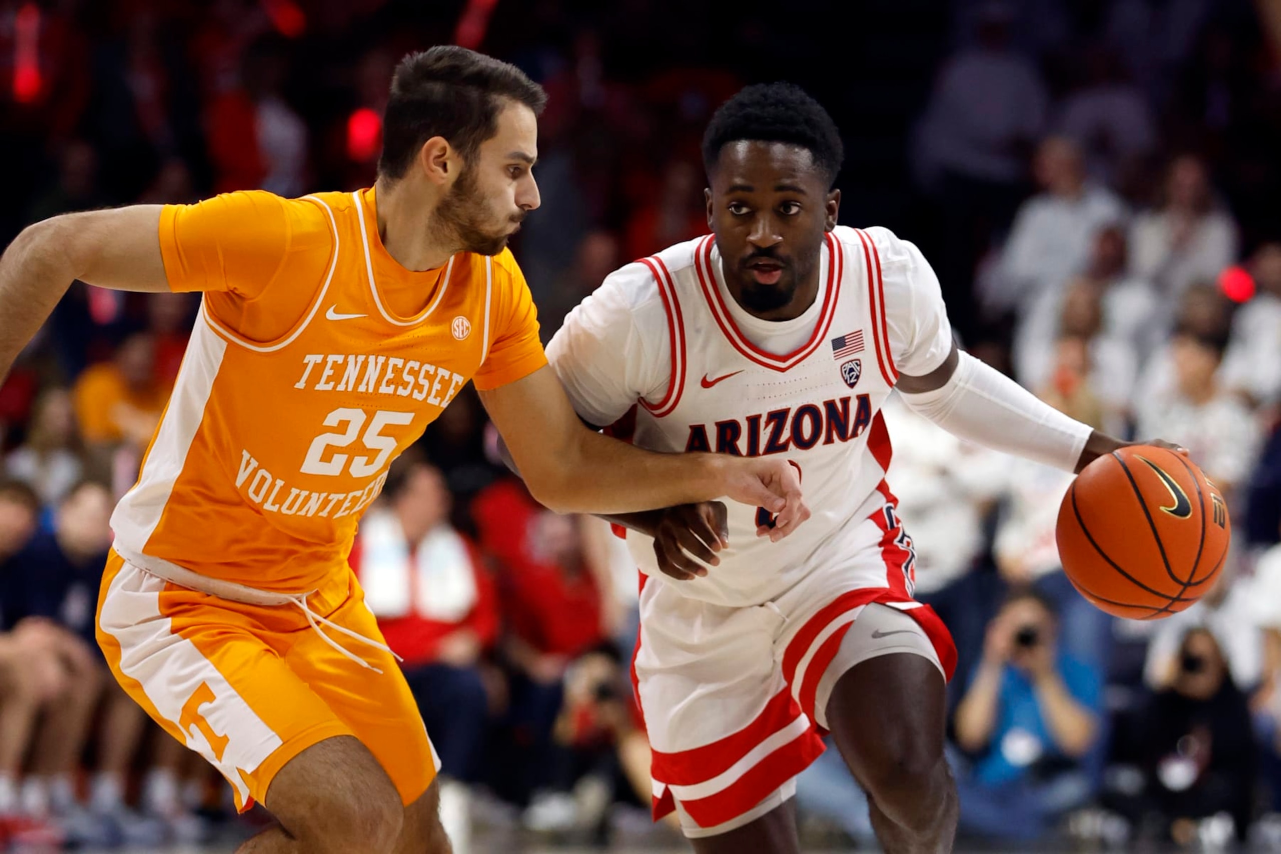 Santiago Vescovi defends Arizona's Courtney Ramey
