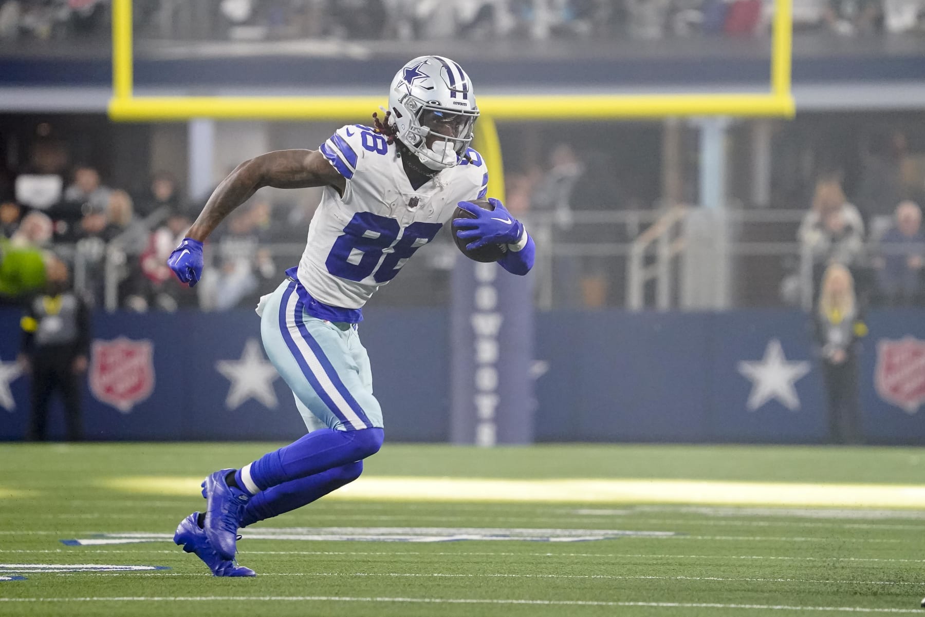 ARLINGTON, TEXAS - DECEMBER 24: CeeDee Lamb #88 of the Dallas Cowboys runs with the ball during the second quarter of a game against the Philadelphia Eagles at AT&T Stadium on December 24, 2022 in Arlington, Texas. (Photo by Sam Hodde/Getty Images)