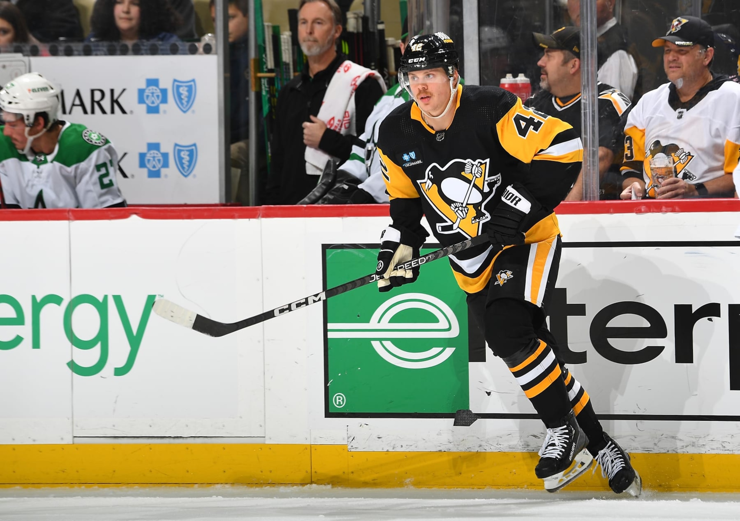 PITTSBURGH, PA - DECEMBER 12:  Kasperi Kapanen #42 of the Pittsburgh Penguins skates against the Dallas Stars at PPG PAINTS Arena on December 12, 2022 in Pittsburgh, Pennsylvania. (Photo by Joe Sargent/NHLI via Getty Images)