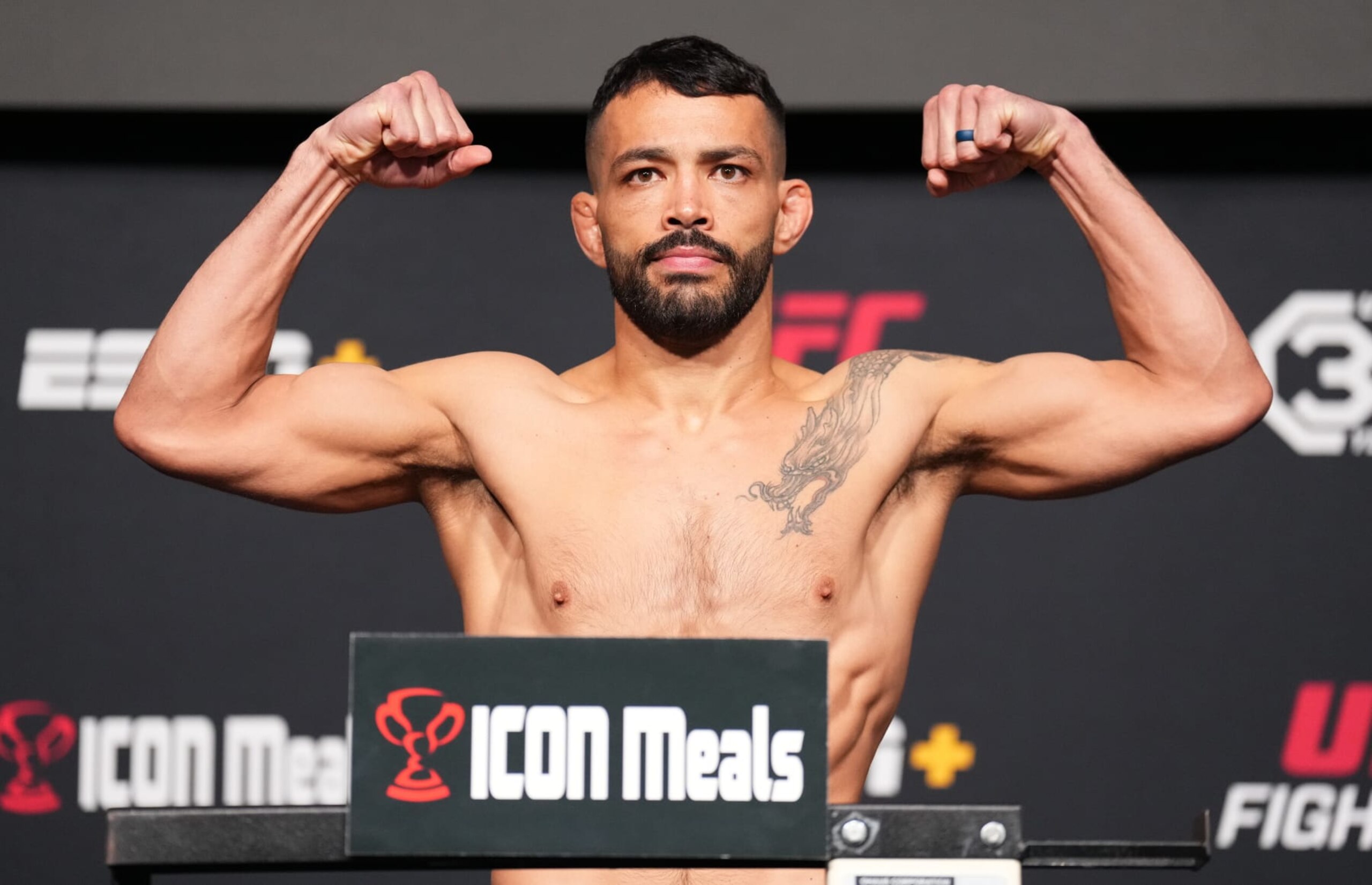 Dan Ige should be feeling the pressure amid a three-fight losing streak. 