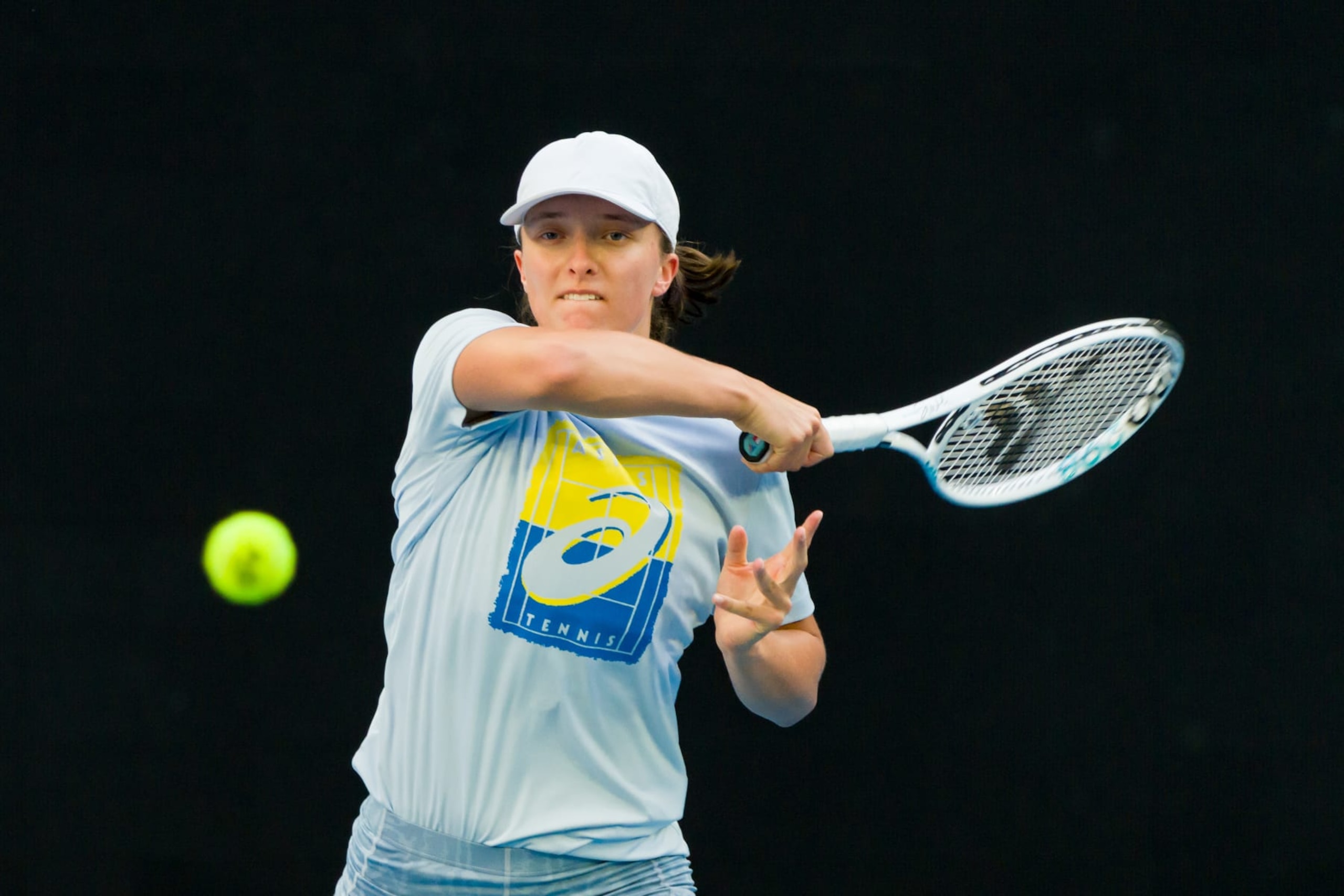 MELBOURNE, AUSTRALIA - JANUARY 14: Iga Swiatek of Poland play a forehand during a practice session ahead of the 2023 Australian Open at Melbourne Park on January 14, 2023 in Melbourne, Australia. (Photo by Andy Cheung/Getty Images) MELBOURNE, AUSTRALIA - JANUARY 14: Iga Swiatek of Poland play a forehand during a practice session ahead of the 2023 Australian Open at Melbourne Park on January 14, 2023 in Melbourne, Australia. (Photo by Andy Cheung/Getty Images)