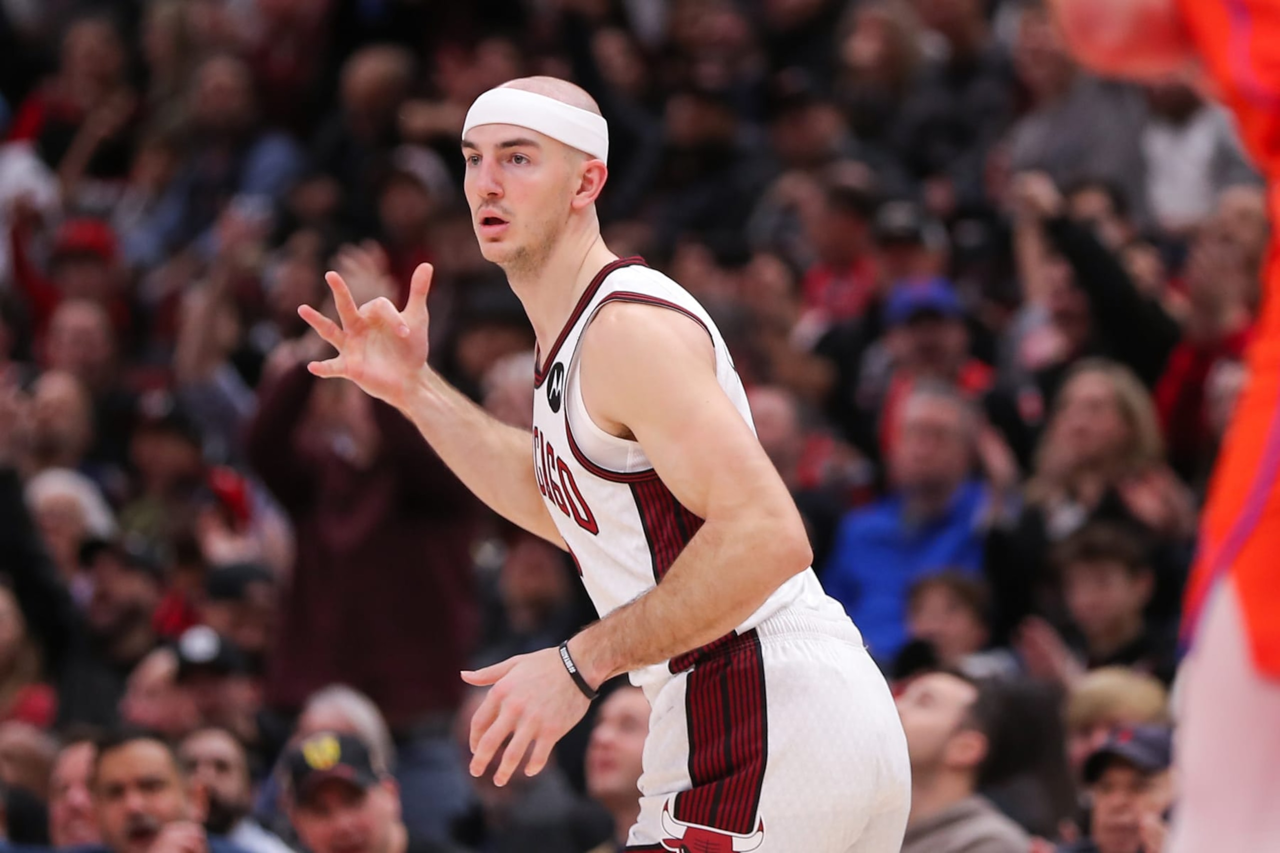 CHICAGO, IL - JANUARY 13: Chicago Bulls Guard Alex Caruso (6) reacts after making a 3-point basket during a NBA game between the Oklahoma City Thunder and the Chicago Bulls on January 13, 2023 at the United Center in Chicago, IL. (Photo by Melissa Tamez/Icon Sportswire via Getty Images)