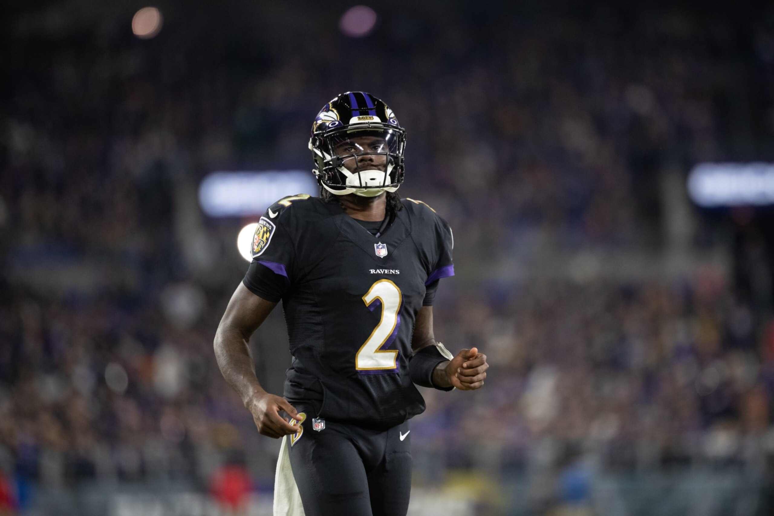 BALTIMORE, MD - JANUARY 01: Baltimore Ravens quarterback Tyler Huntley (2) runs onto the field during the game between the Pittsburgh Steelers and the Baltimore Ravens on January 1, 2023 at M&T Bank Stadium in Baltimore, MD. (Photo by Charles Brock/Icon Sportswire via Getty Images)