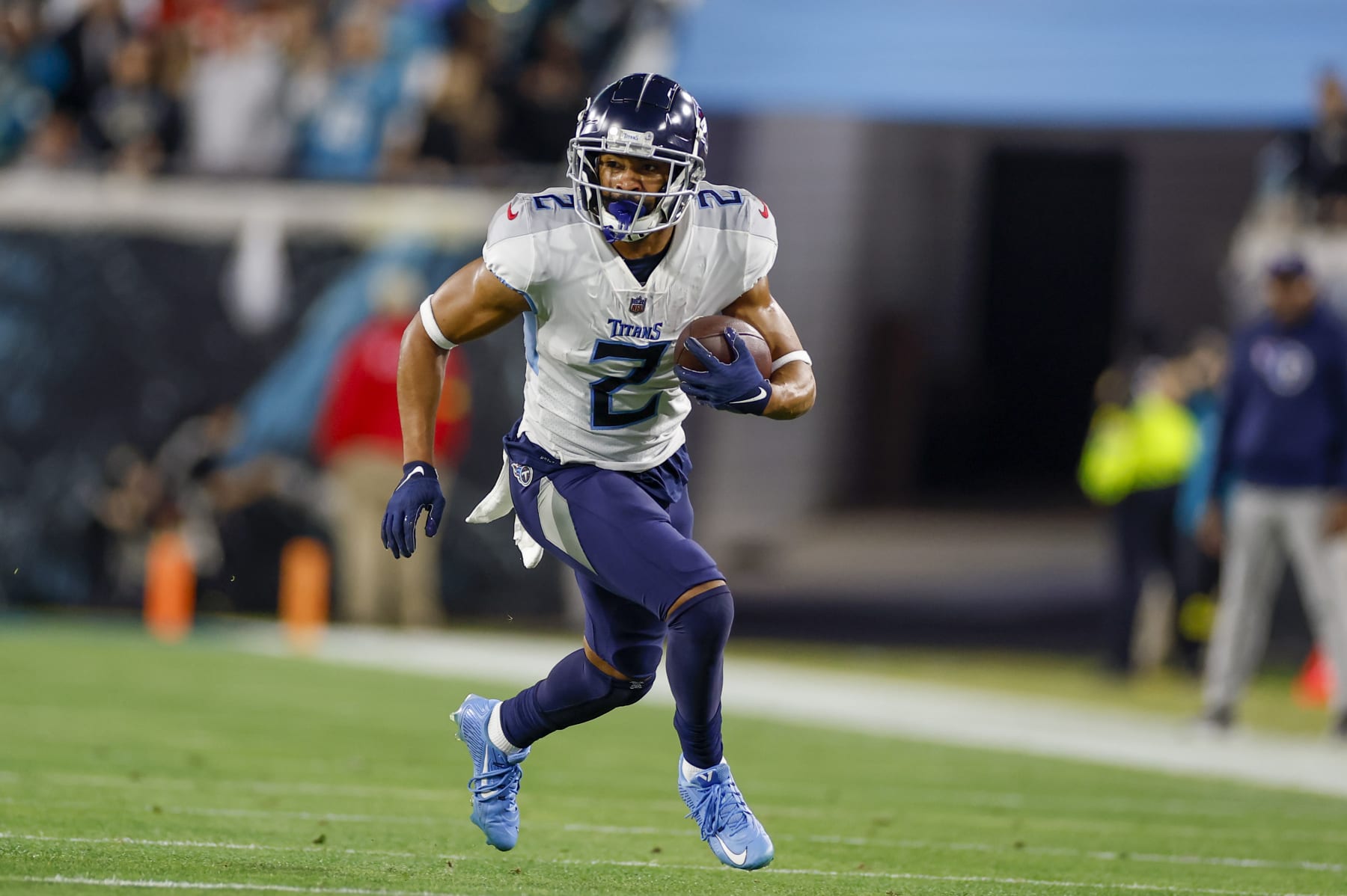 JACKSONVILLE, FL - JANUARY 07: Tennessee Titans wide receiver Robert Woods (2) runs with the ball during the game between the Tennessee Titans and the Jacksonville Jaguars and the  on January 7, 2023 at TIAA Bank Field in Jacksonville, Fl. (Photo by David Rosenblum/Icon Sportswire via Getty Images)