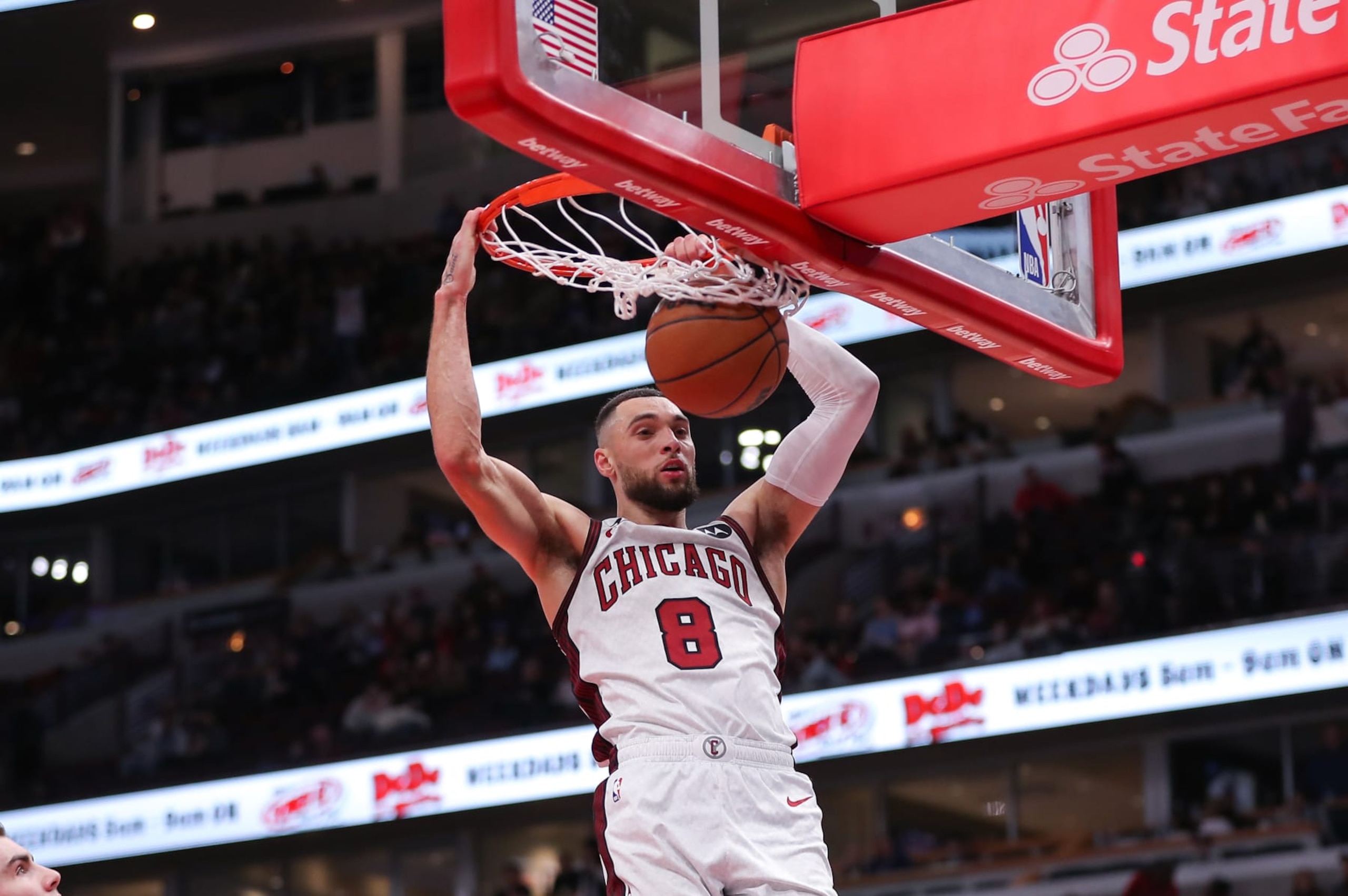 CHICAGO, IL - JANUARY 13: Chicago Bulls Guard Zach LaVine (8) slam dunks during a NBA game between the Oklahoma City Thunder and the Chicago Bulls on January 13, 2023 at the United Center in Chicago, IL. (Photo by Melissa Tamez/Icon Sportswire via Getty Images)