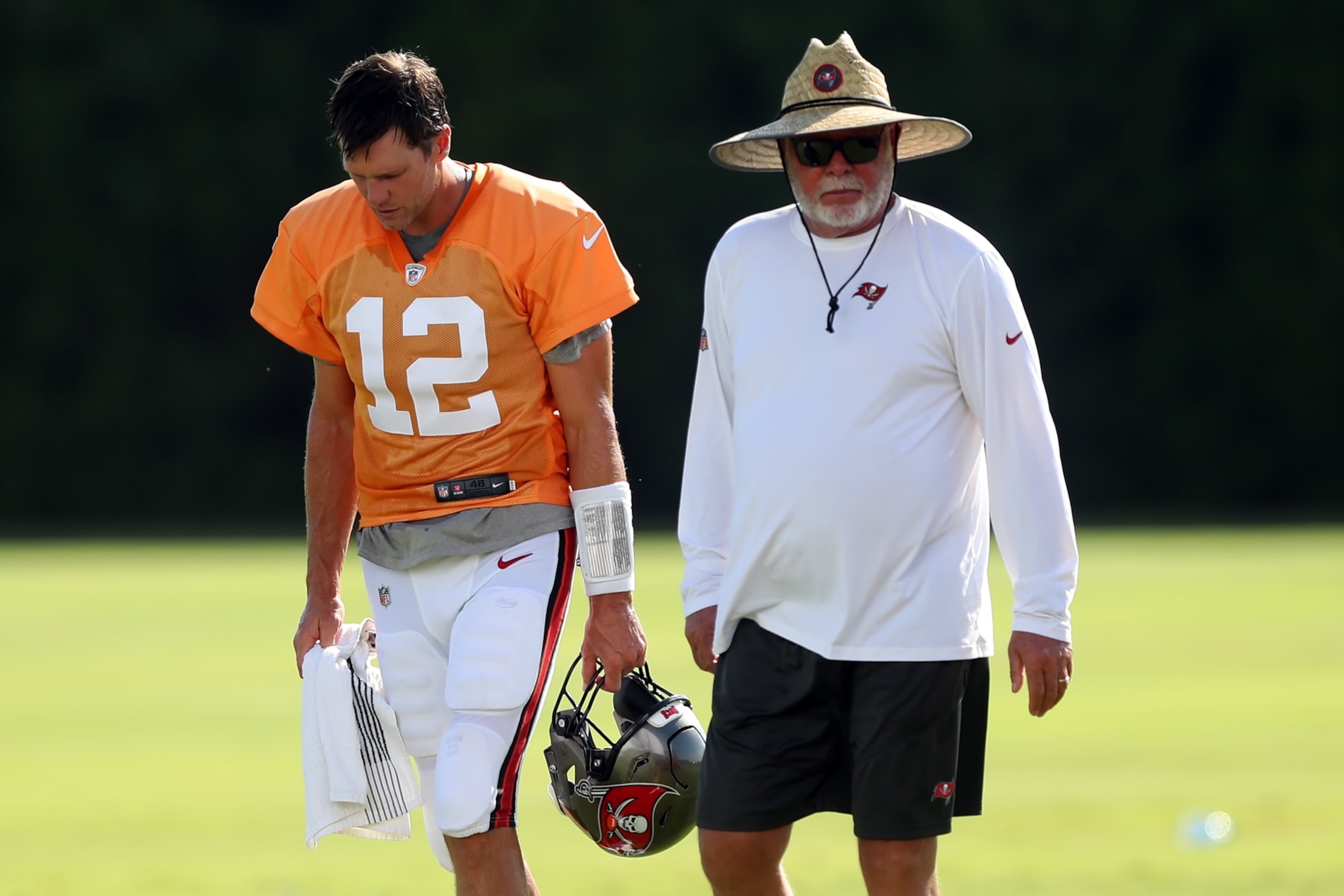 TAMPA, FL - AUG 02: Tampa Bay Buccaneers quarterback Tom Brady (12) talks with Senior Advisor to the General Manager Bruce Arians during the Tampa Bay Buccaneers Training Camp on August 02, 2022 at the AdventHealth Training Center at One Buccaneer Place in Tampa, Florida. (Photo by Cliff Welch/Icon Sportswire via Getty Images)