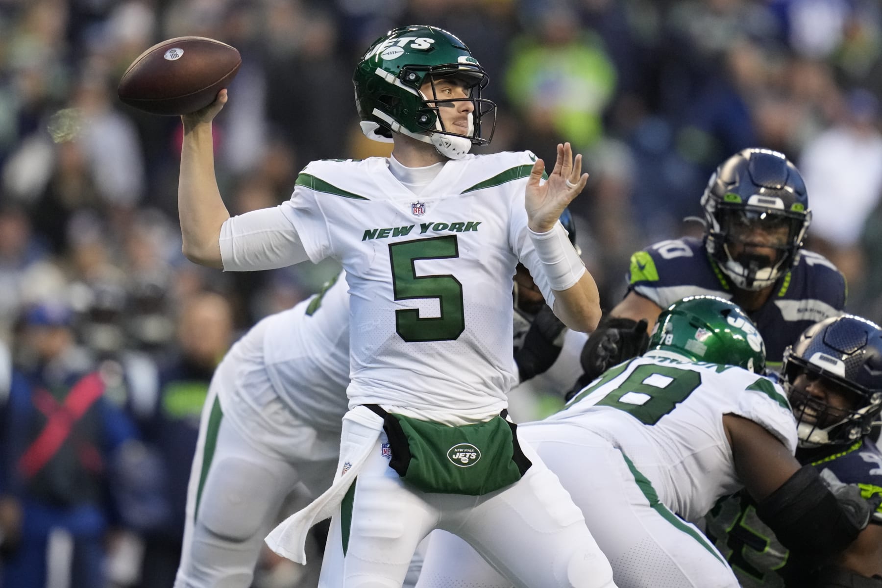 New York Jets quarterback Mike White (5) throws against the Seattle Seahawks during the second half of an NFL football game, Sunday, Jan. 1, 2023, in Seattle. (AP Photo/Godofredo A. Vásquez)