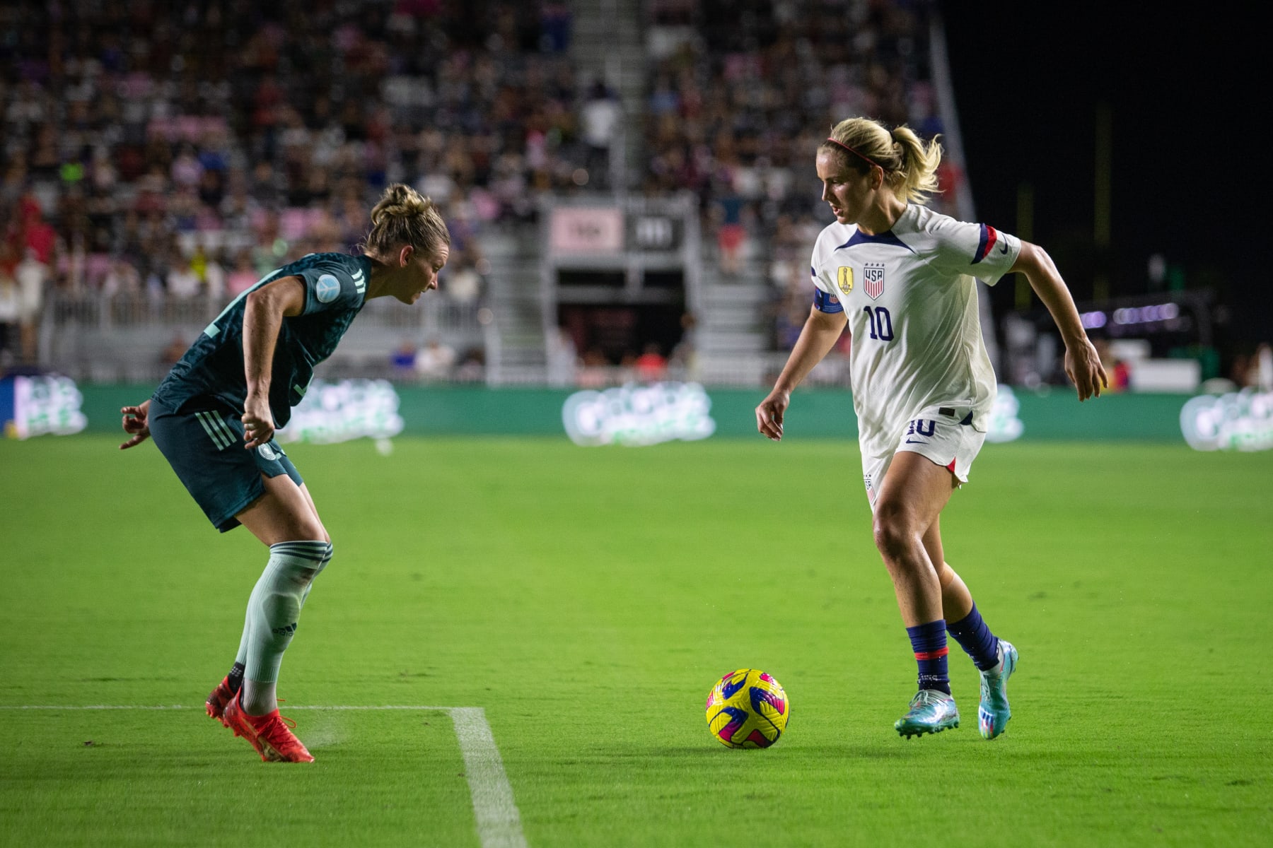FT. LAUDERDALE, FL - NOVEMBER 10: Lindsey Horan #10 of the United States dribbles at Alexandra Popp #11 of Germany during a game between Germany and USWNT at DRV PNK Stadium on November 10, 2022 in Ft. Lauderdale, Florida. (Photo by Erin Chang/ISI Photos/Getty Images)