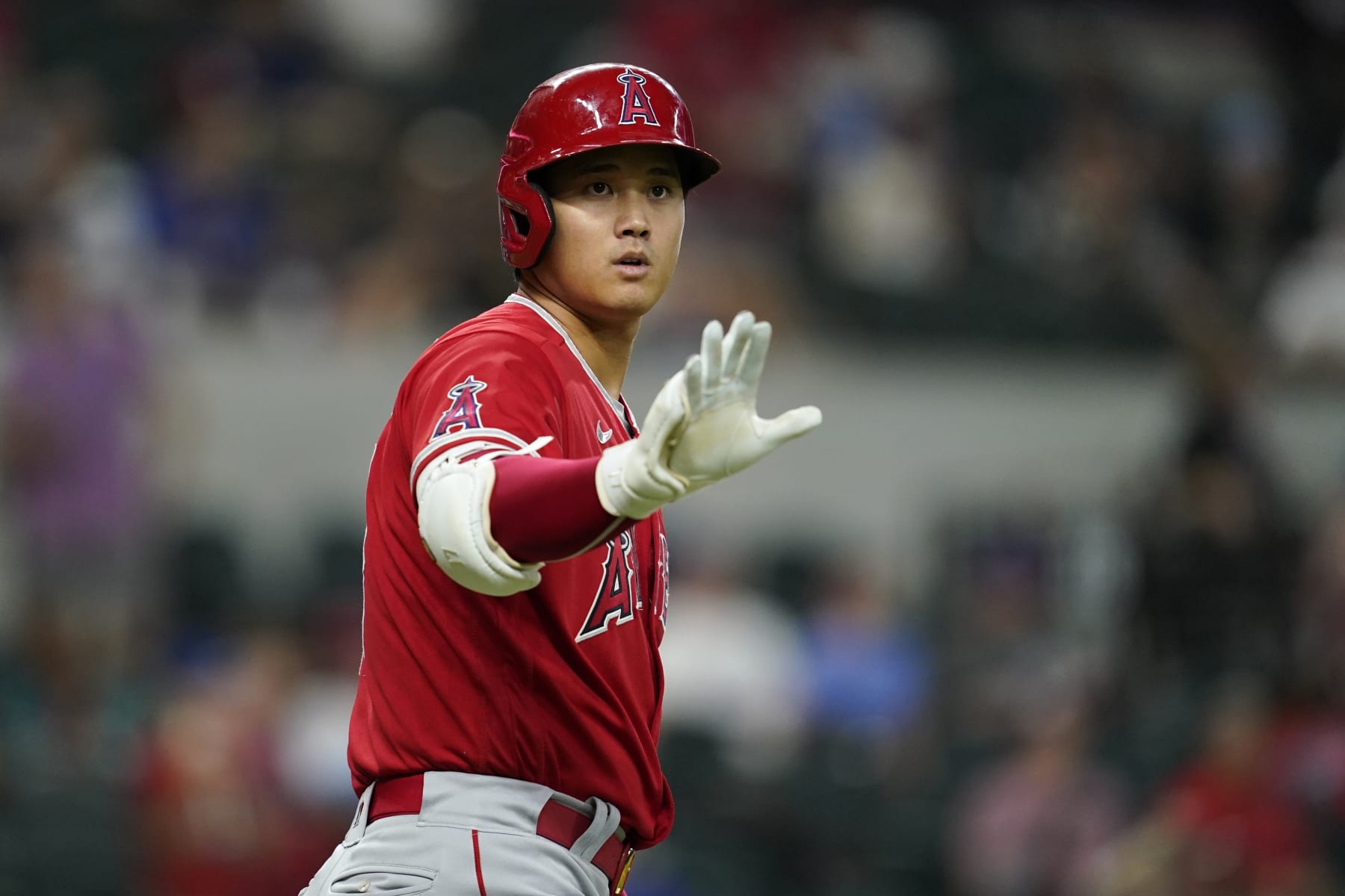 Los Angeles Angels' Shohei Ohtani waves to the Texas Rangers' dugout before his at-bat during the first inning of a baseball game in Arlington, Texas, Wednesday, Sept. 21, 2022. (AP Photo/Tony Gutierrez)