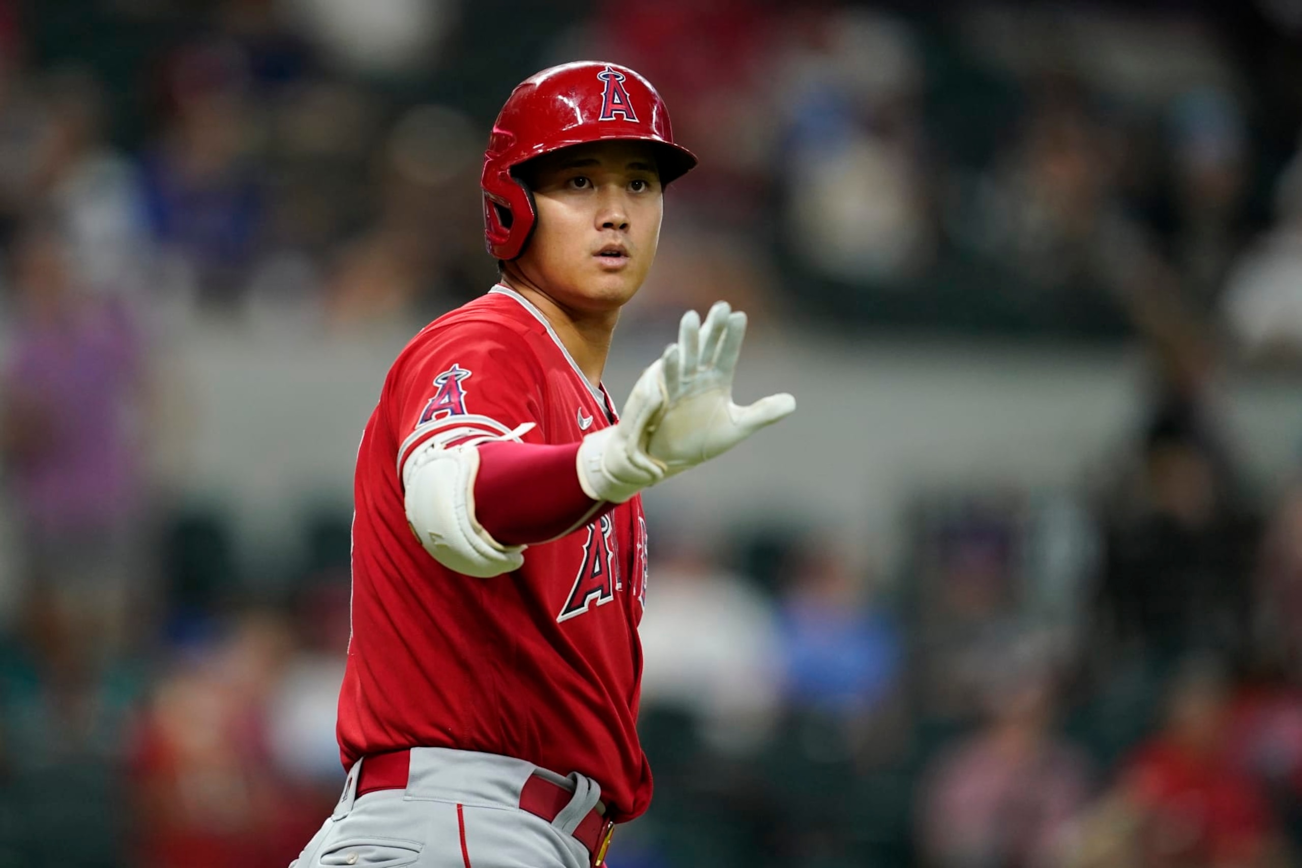 Los Angeles Angels' Shohei Ohtani waves to the Texas Rangers' dugout before his at-bat during the first inning of a baseball game in Arlington, Texas, Wednesday, Sept. 21, 2022. (AP Photo/Tony Gutierrez)