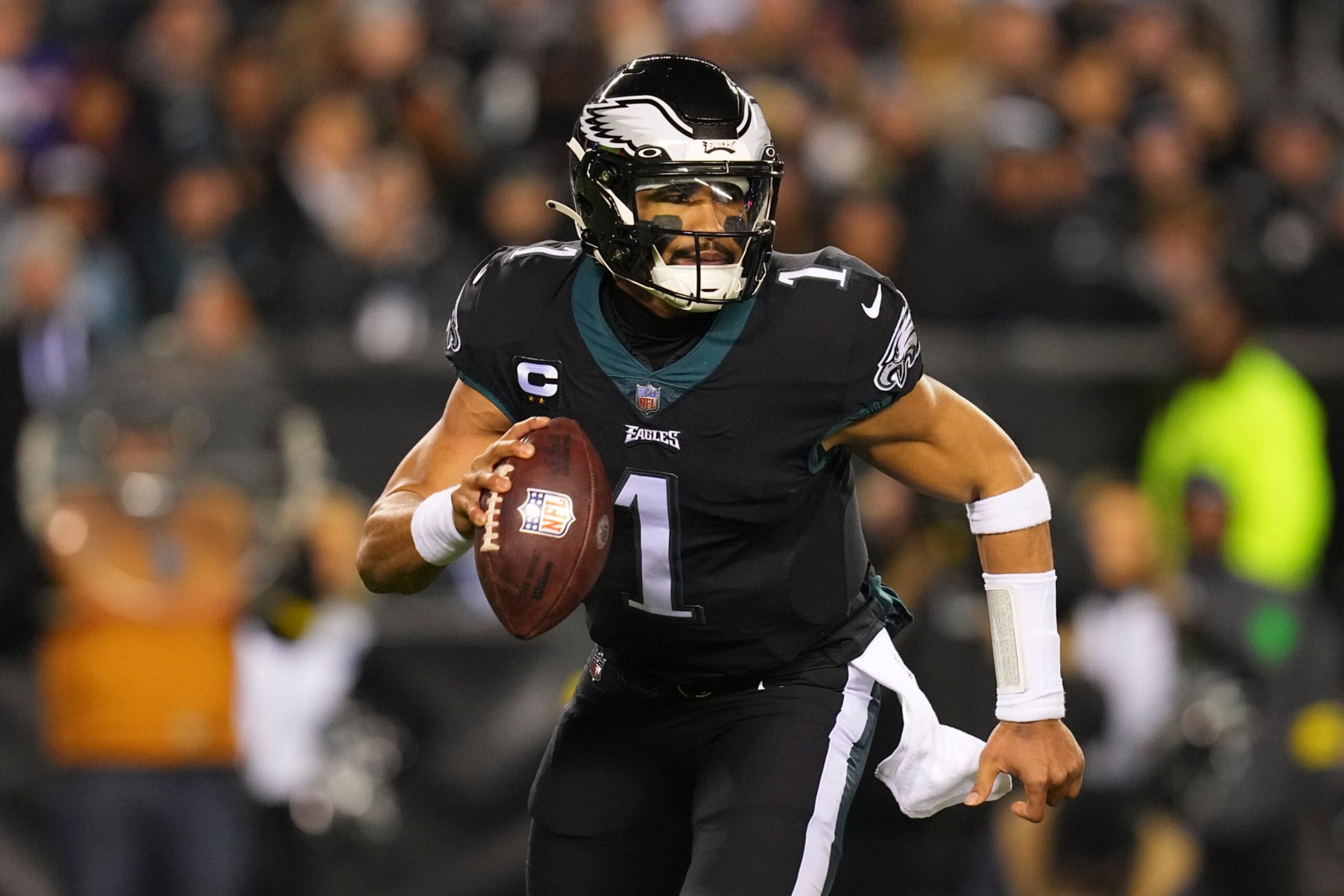 PHILADELPHIA, PA - JANUARY 08: Jalen Hurts #1 of the Philadelphia Eagles scrambles against the New York Giants at Lincoln Financial Field on January 8, 2023 in Philadelphia, Pennsylvania. (Photo by Mitchell Leff/Getty Images)