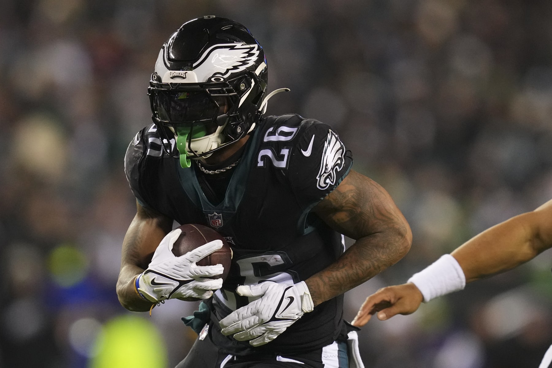 PHILADELPHIA, PA - JANUARY 08: Miles Sanders #26 of the Philadelphia Eagles runs the ball against the New York Giants at Lincoln Financial Field on January 8, 2023 in Philadelphia, Pennsylvania. (Photo by Mitchell Leff/Getty Images)