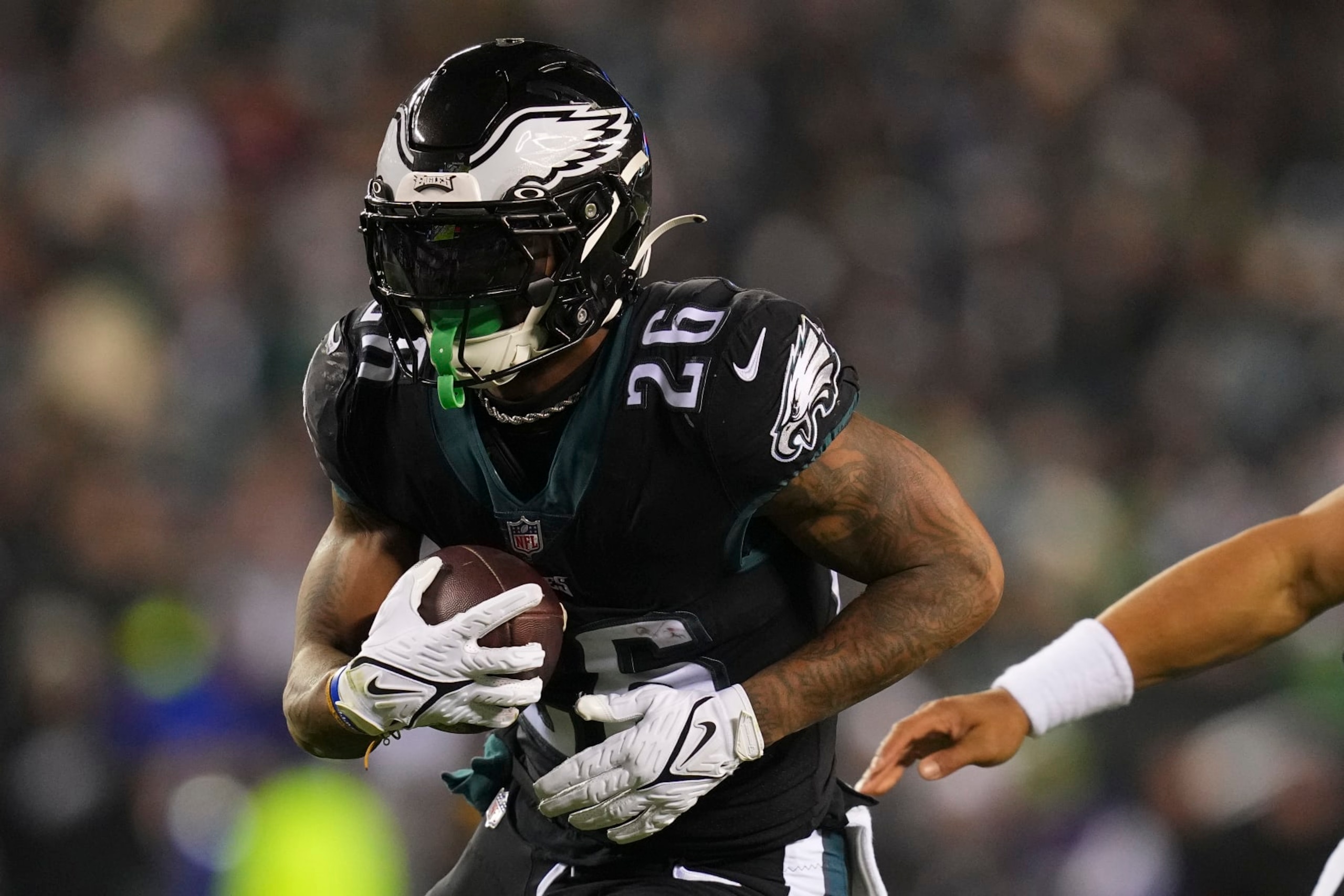 PHILADELPHIA, PA - JANUARY 08: Miles Sanders #26 of the Philadelphia Eagles runs the ball against the New York Giants at Lincoln Financial Field on January 8, 2023 in Philadelphia, Pennsylvania. (Photo by Mitchell Leff/Getty Images)