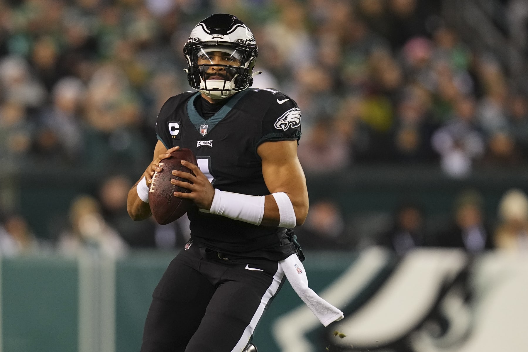 PHILADELPHIA, PA - JANUARY 08: Jalen Hurts #1 of the Philadelphia Eagles scrambles against the New York Giants at Lincoln Financial Field on January 8, 2023 in Philadelphia, Pennsylvania. (Photo by Mitchell Leff/Getty Images)