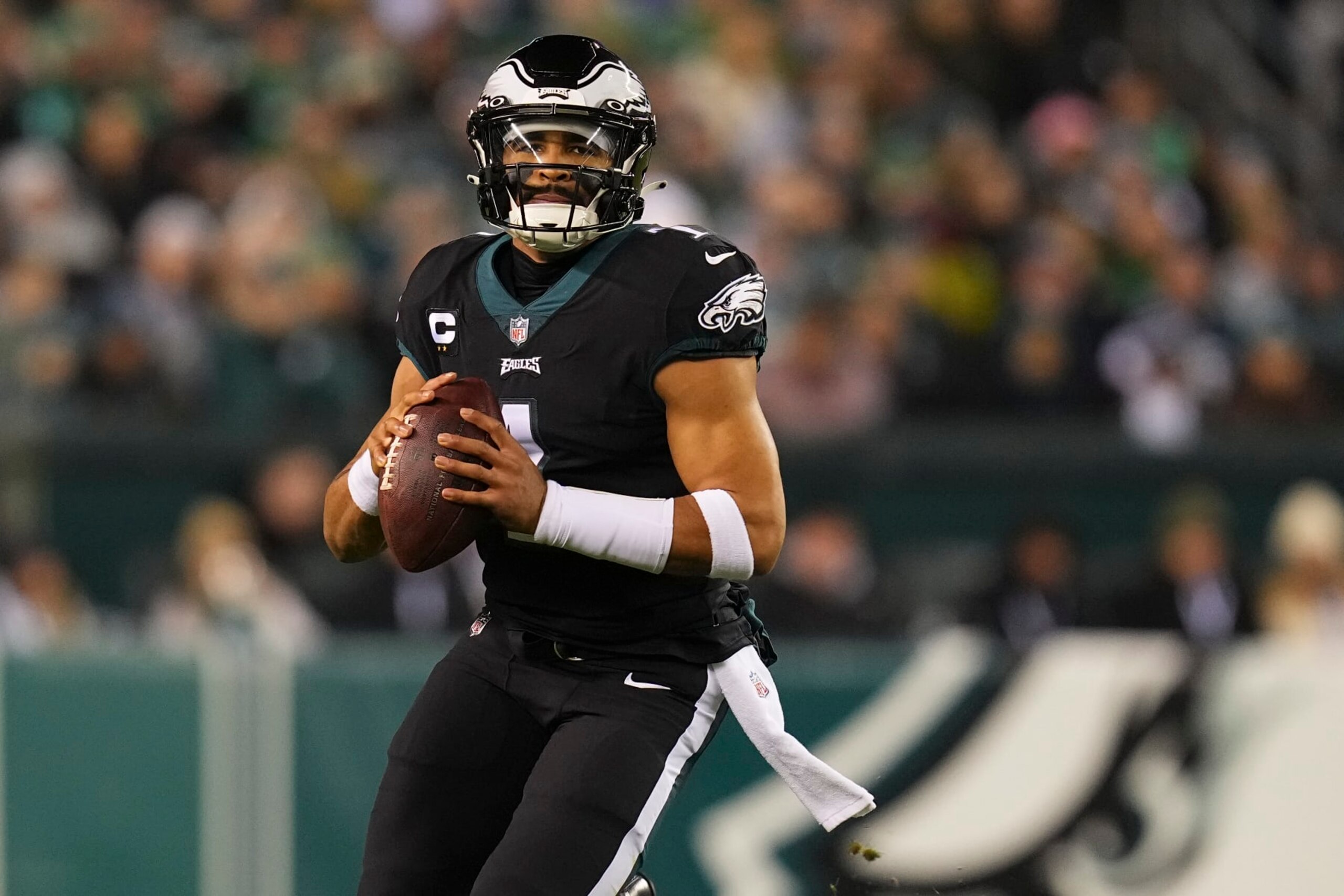 PHILADELPHIA, PA - JANUARY 08: Jalen Hurts #1 of the Philadelphia Eagles scrambles against the New York Giants at Lincoln Financial Field on January 8, 2023 in Philadelphia, Pennsylvania. (Photo by Mitchell Leff/Getty Images)