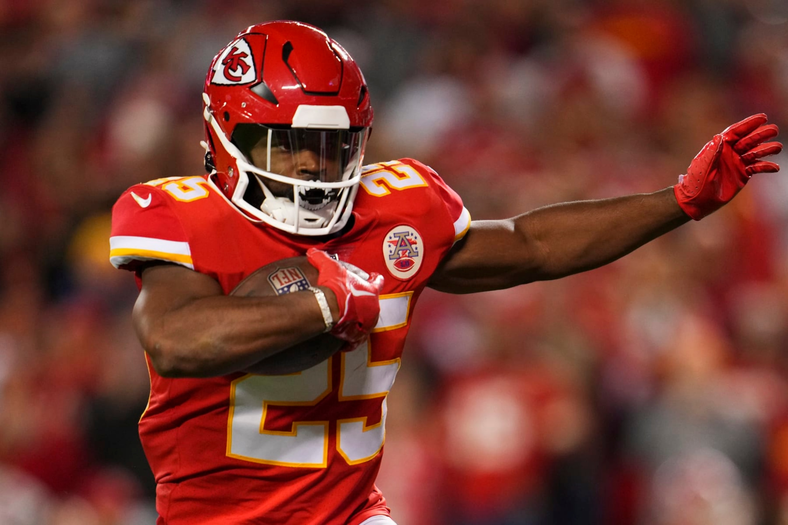 KANSAS CITY, MO - NOVEMBER 06: Clyde Edwards-Helaire #25 of the Kansas City Chiefs runs the ball against the Tennessee Titans at GEHA Field at Arrowhead Stadium on November 6, 2022 in Kansas City, Missouri. (Photo by Cooper Neill/Getty Images)