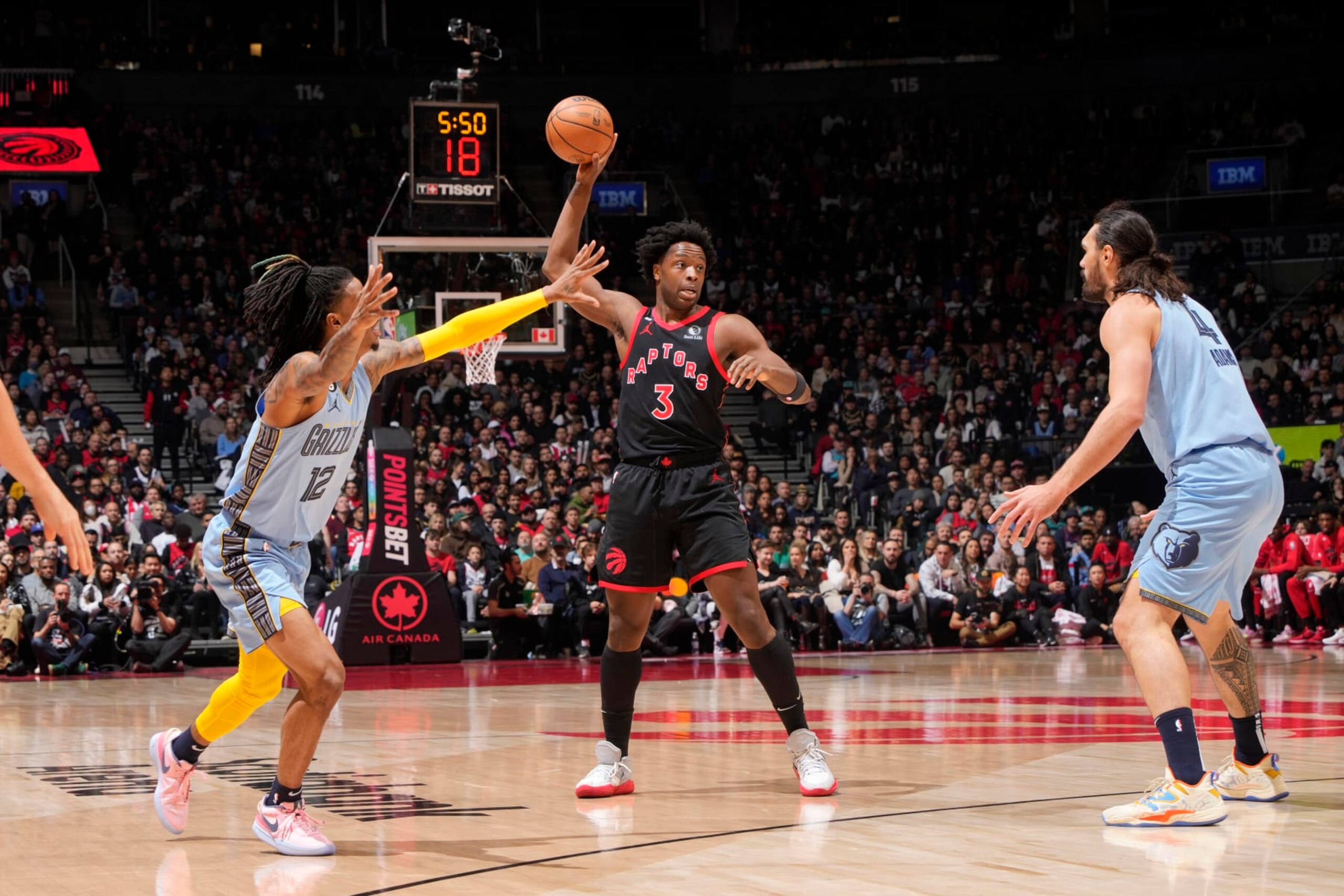 O.G. Anunoby (middle).