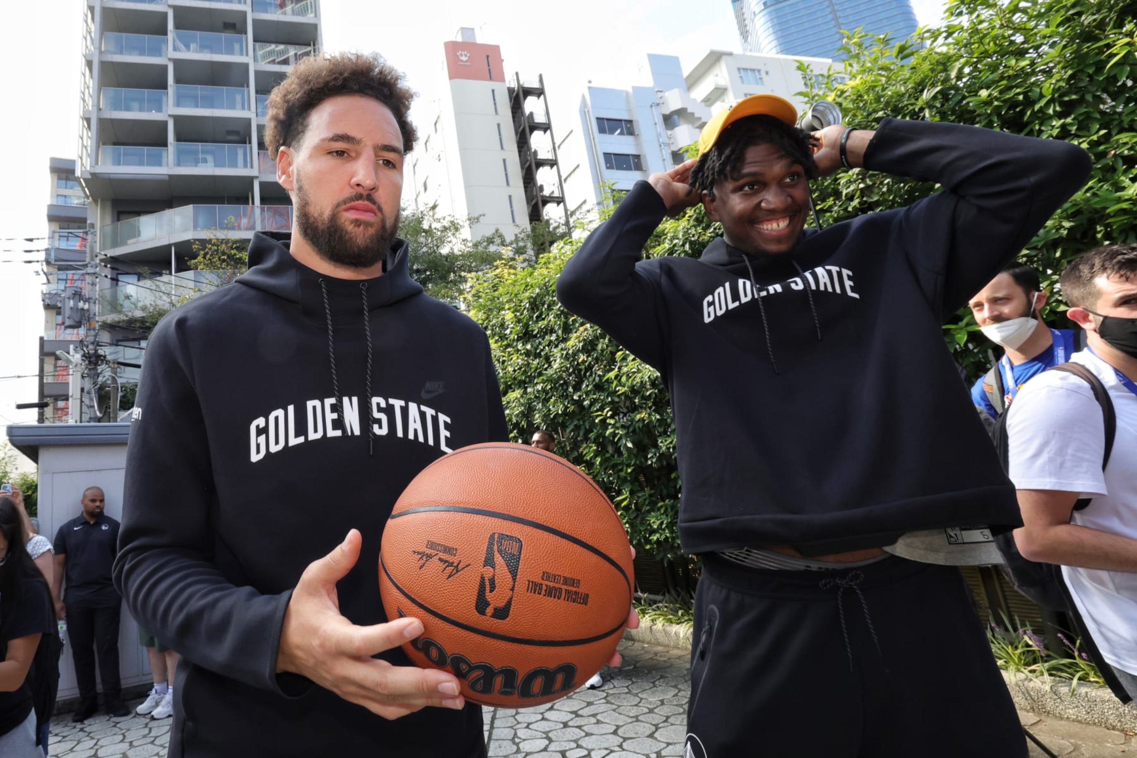 TOKYO, JAPAN - SEPTEMBER 29: Klay Thompson and Kevon Looney of the Golden State Warriors at the team photo as part of 2022 Japan Games at Tokyo Tower on September 29, 2022 in Tokyo, Japan. NOTE TO USER: User expressly acknowledges and agrees that, by downloading and/or using this Photograph, user is consenting to the terms and conditions of the Getty Images License Agreement. Mandatory Copyright Notice: Copyright 2022 NBAE (Photo by Jim Poorten/NBAE via Getty Images) TOKYO, JAPAN - SEPTEMBER 29: Klay Thompson and Kevon Looney of the Golden State Warriors at the team photo as part of 2022 Japan Games at Tokyo Tower on September 29, 2022 in Tokyo, Japan. NOTE TO USER: User expressly acknowledges and agrees that, by downloading and/or using this Photograph, user is consenting to the terms and conditions of the Getty Images License Agreement. Mandatory Copyright Notice: Copyright 2022 NBAE (Photo by Jim Poorten/NBAE via Getty Images)