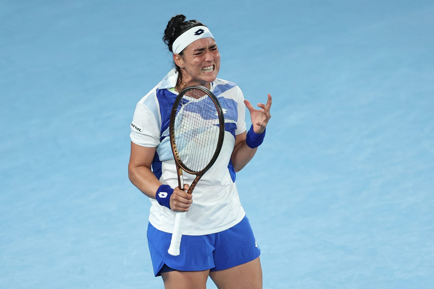 Tunisia's Ons Jabeur reacts after a point against Czech Republic's Marketa Vondrousova during their women's singles match on day four of the Australian Open tennis tournament in Melbourne on January 20, 2023. - -- IMAGE RESTRICTED TO EDITORIAL USE - STRICTLY NO COMMERCIAL USE -- (Photo by Martin KEEP / AFP) / -- IMAGE RESTRICTED TO EDITORIAL USE - STRICTLY NO COMMERCIAL USE -- (Photo by MARTIN KEEP/AFP via Getty Images)