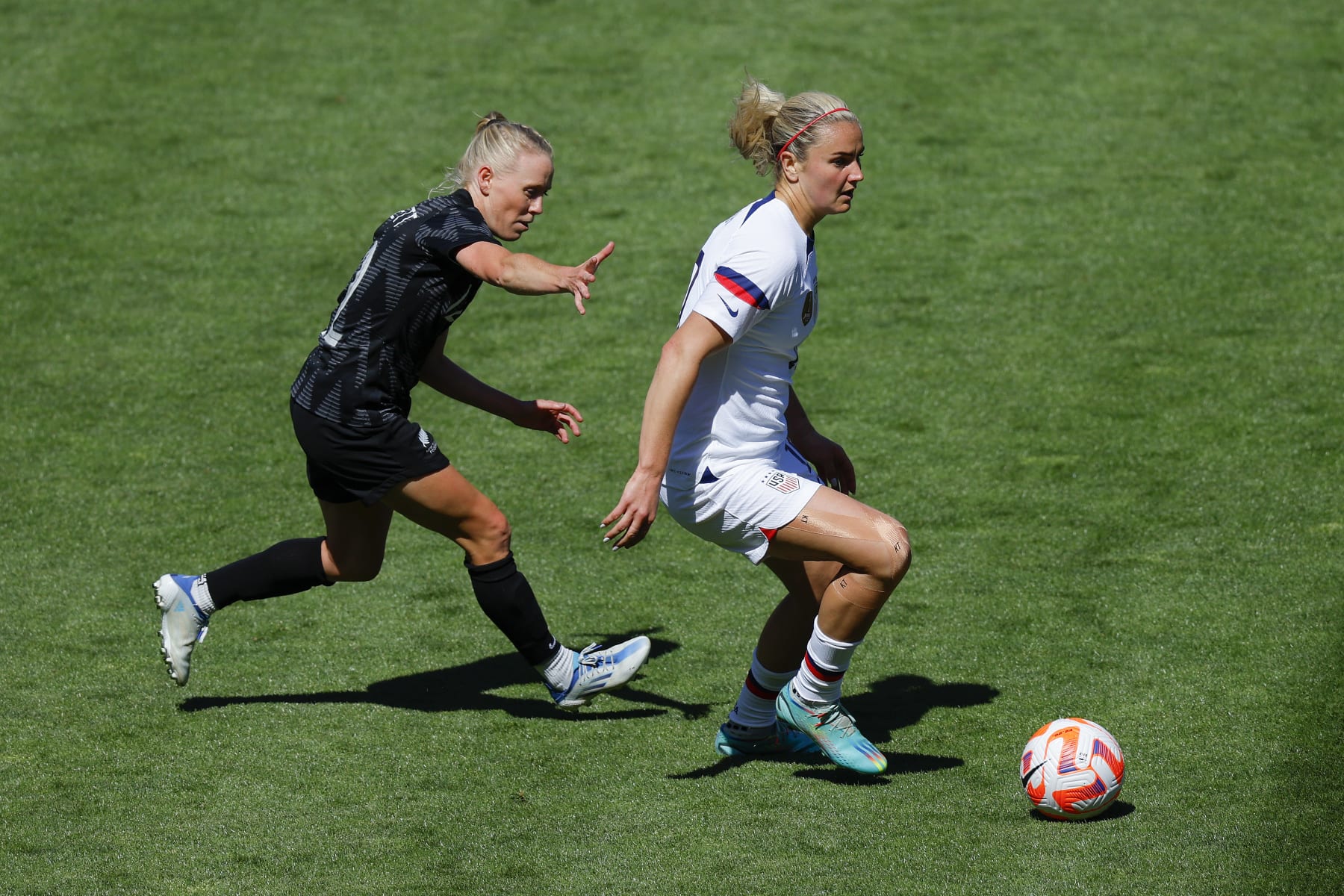 WELLINGTON, NEW ZEALAND - JANUARY 18: Lindsey Horan of USA attempts to evade Betsy Hassett of New Zealand during the International friendly fixture match between the New Zealand Football Ferns and the United States at Sky Stadium on January 18, 2023 in Wellington, New Zealand. (Photo by Hagen Hopkins/Getty Images) WELLINGTON, NEW ZEALAND - JANUARY 18: Lindsey Horan of USA attempts to evade Betsy Hassett of New Zealand during the International friendly fixture match between the New Zealand Football Ferns and the United States at Sky Stadium on January 18, 2023 in Wellington, New Zealand. (Photo by Hagen Hopkins/Getty Images)