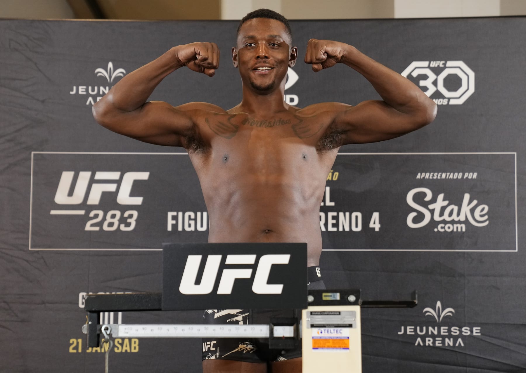 Jamahal Hill weighs in for his UFC title opportunity at UFC 283. 