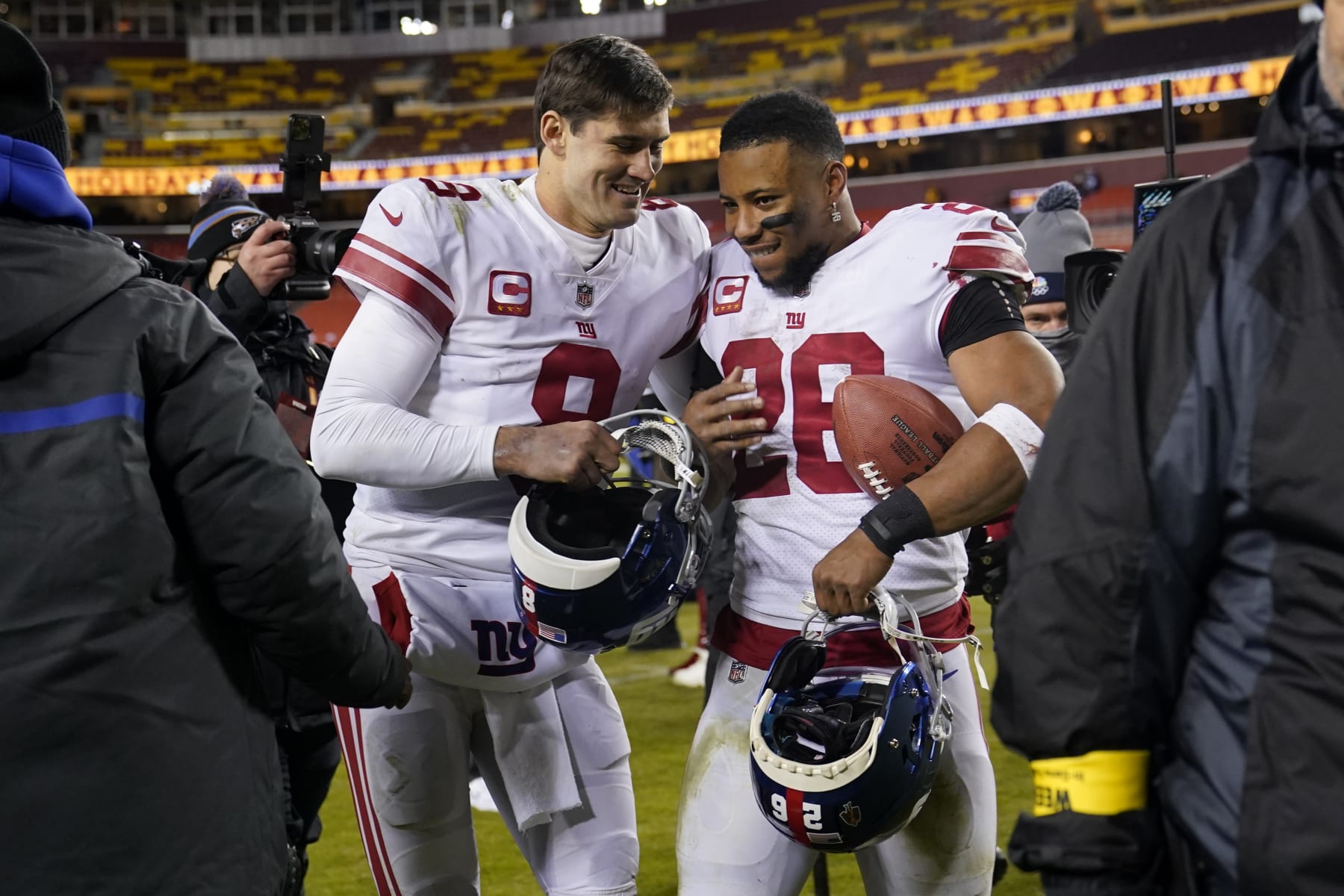 Daniel Jones (left) and Saquon Barkley (right)
