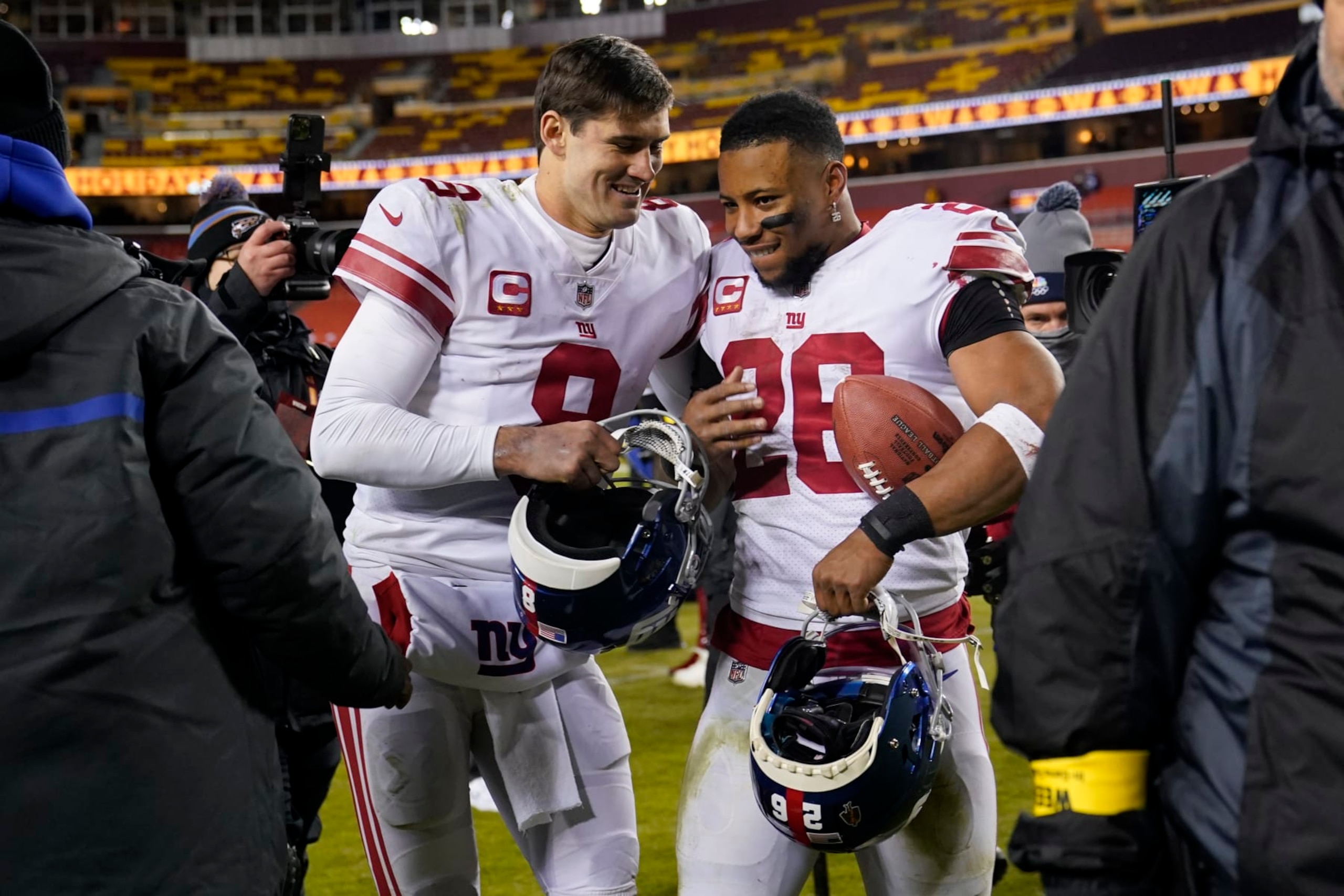 Daniel Jones (left) and Saquon Barkley (right)