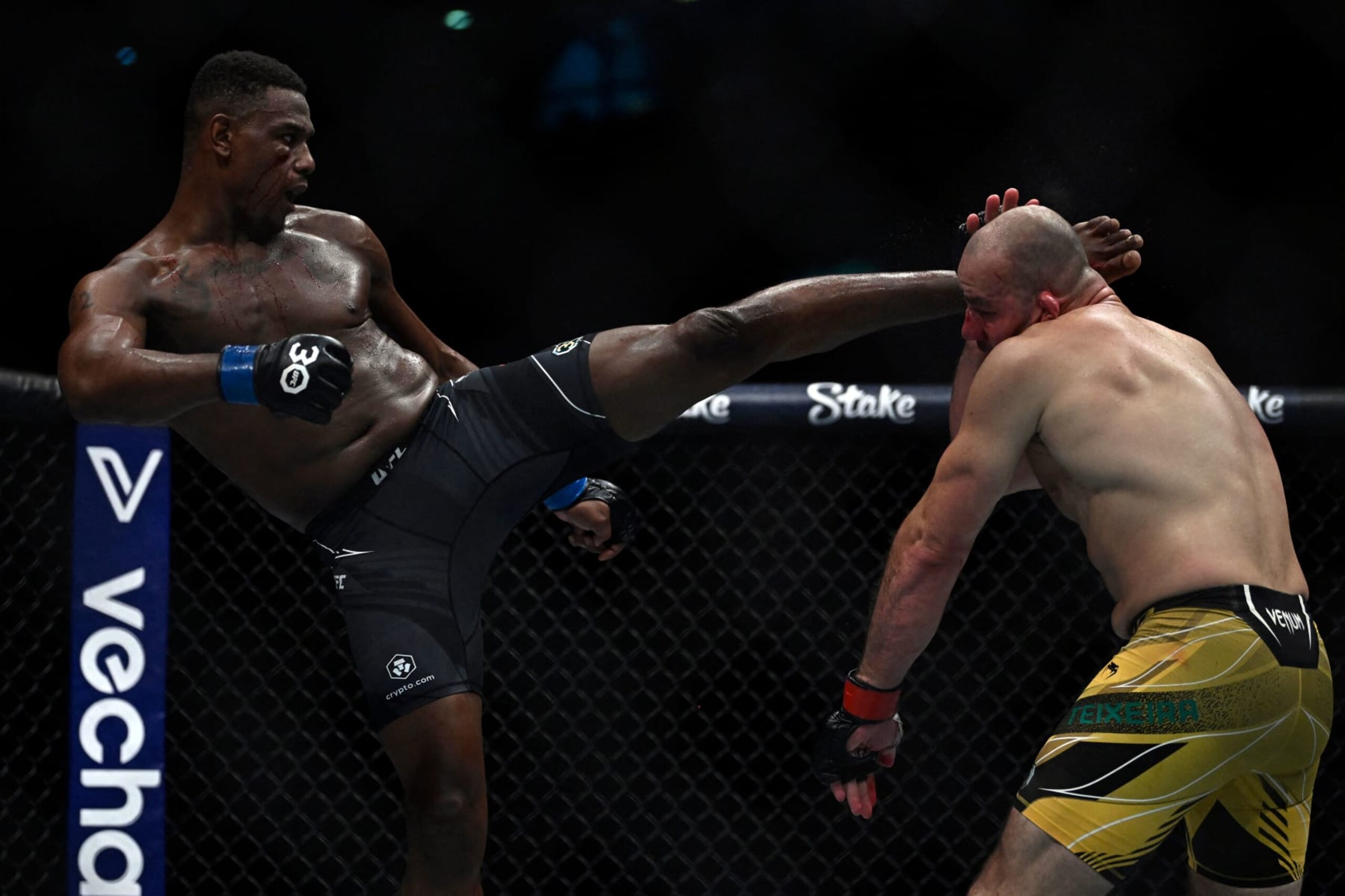 Jamahal Hill lands a head kick on Glover Teixeira