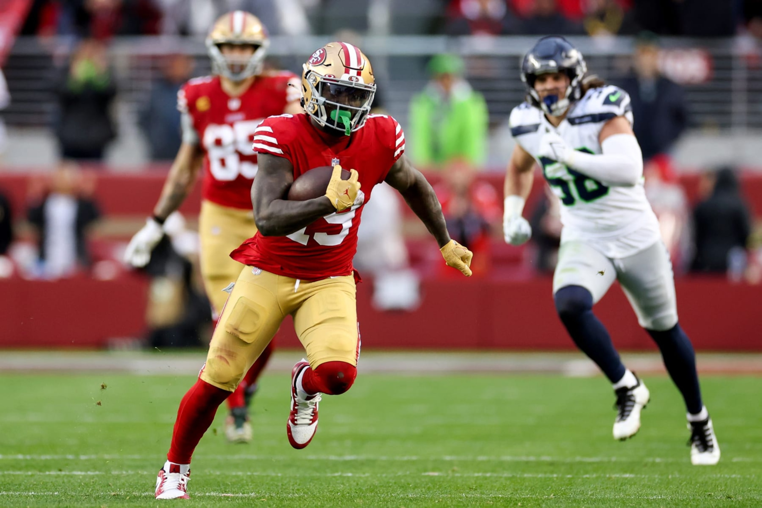 SANTA CLARA, CALIFORNIA - JANUARY 14: Deebo Samuel #19 of the San Francisco 49ers runs with the ball to score a 74 yard touchdown against the Seattle Seahawks during the fourth quarter in the NFC Wild Card playoff game at Levi's Stadium on January 14, 2023 in Santa Clara, California. (Photo by Ezra Shaw/Getty Images)